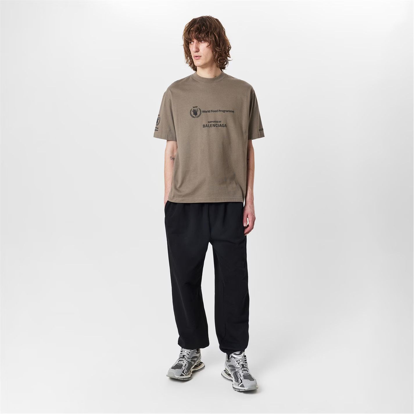 Balenciaga o1g2r1mq0226 T-Shirt in Taupe Size US XXL / EU 58 / 5 - 6 Thumbnail