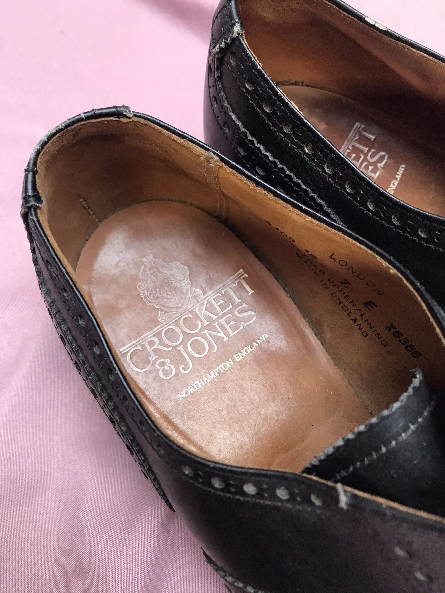 Crockett & Jones CROCKETT & JONES MADE IN ENGLAND BLACK LEATHER FULL BROGUES Size US 8 / EU 41 - 1 Thumbnail