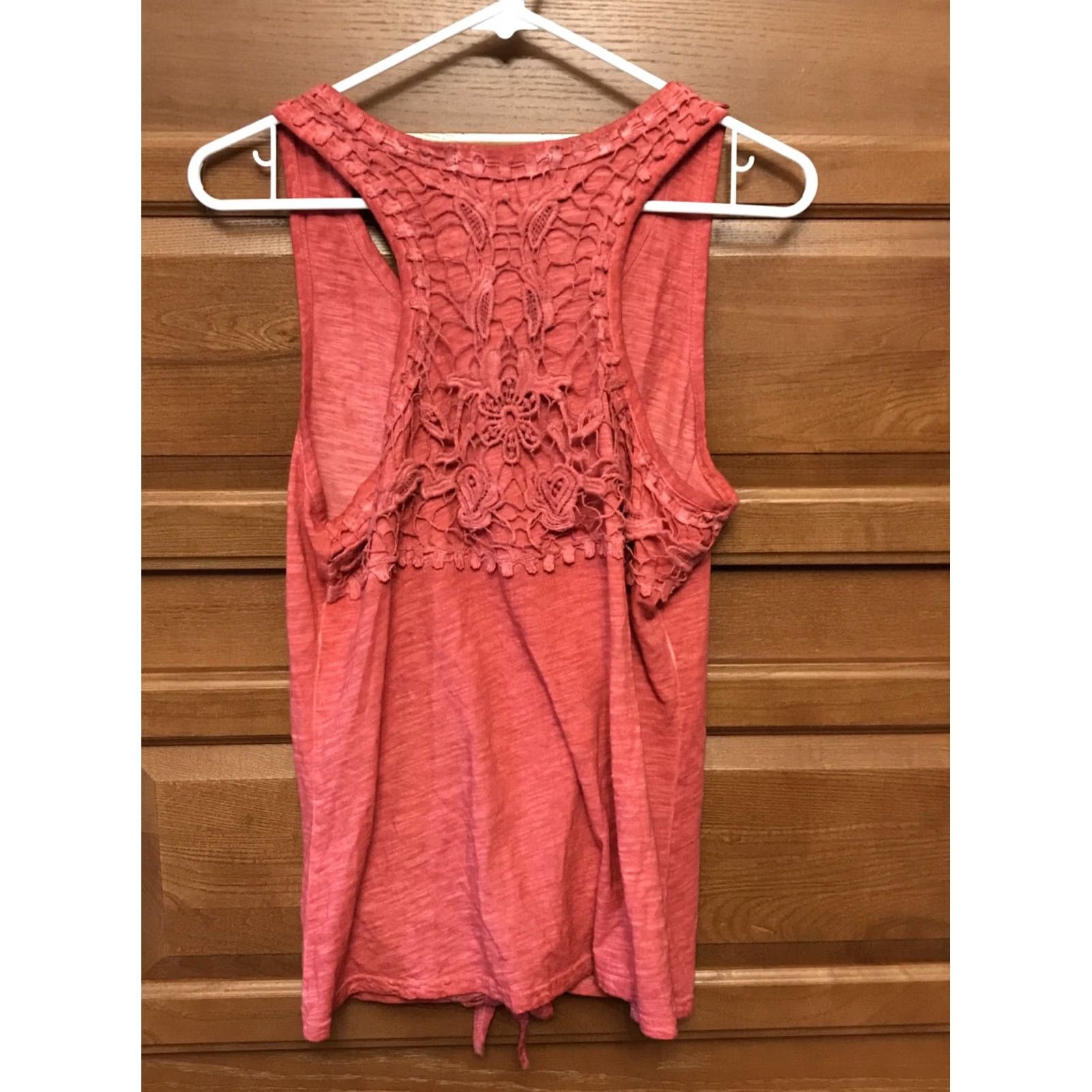 Vintage Nouveaux Women’s Tank L Red Crochet Tie Front Sleeveless Shirt Blouse NWT Size L / US 10 / IT 46 - 2 Thumbnail