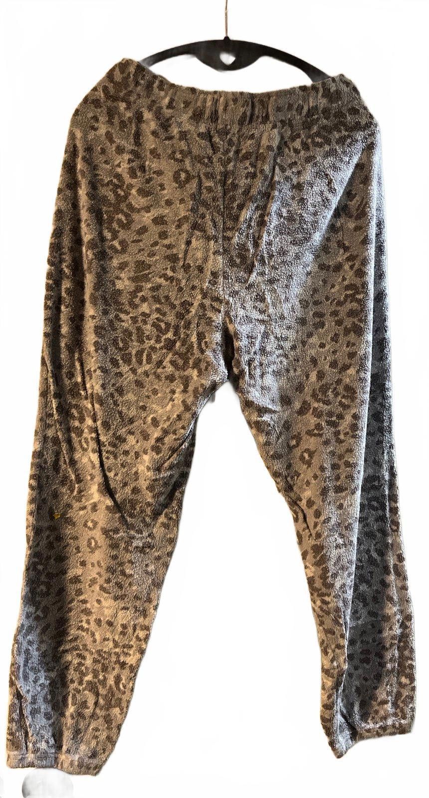 Designer Cozy Leopard Print Lounge Set - Sweater & Pants Size ONE SIZE - 6 Thumbnail
