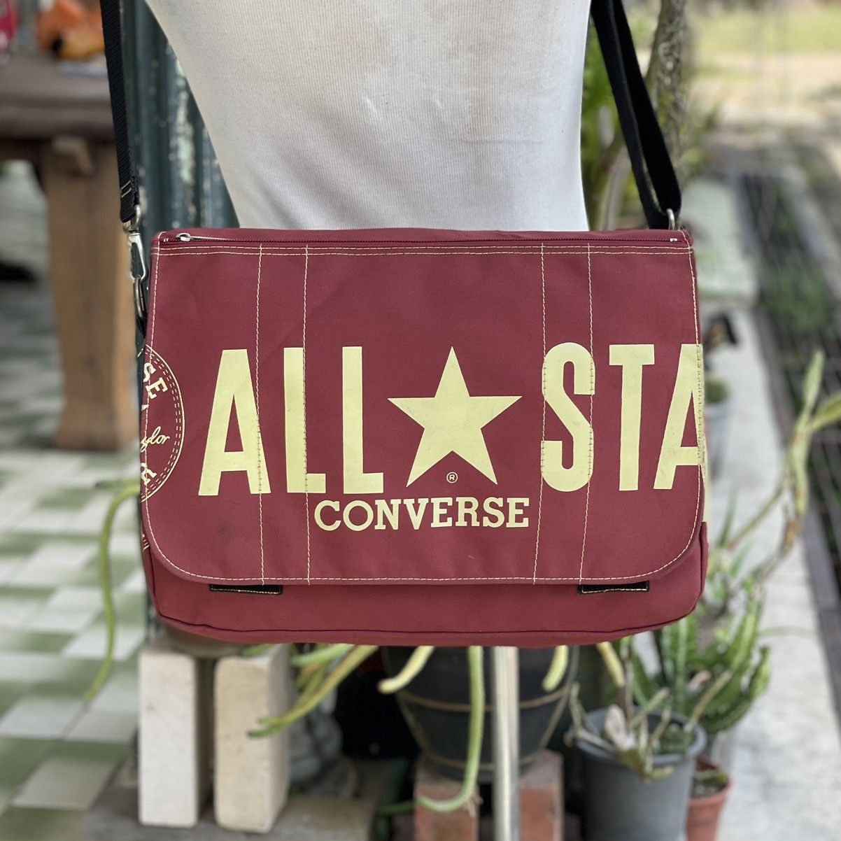 Converse × Vintage Vintage Converse All Star 2-Way Messenger/Backpack Size ONE SIZE - 2 Thumbnail