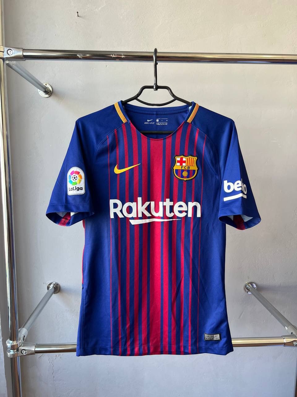 Nike 2017/18 BARCELONA FC #15 PAULINHO HOME SOCCER JERSEY SHIRT S Size US S / EU 44-46 / 1 - 2 Thumbnail