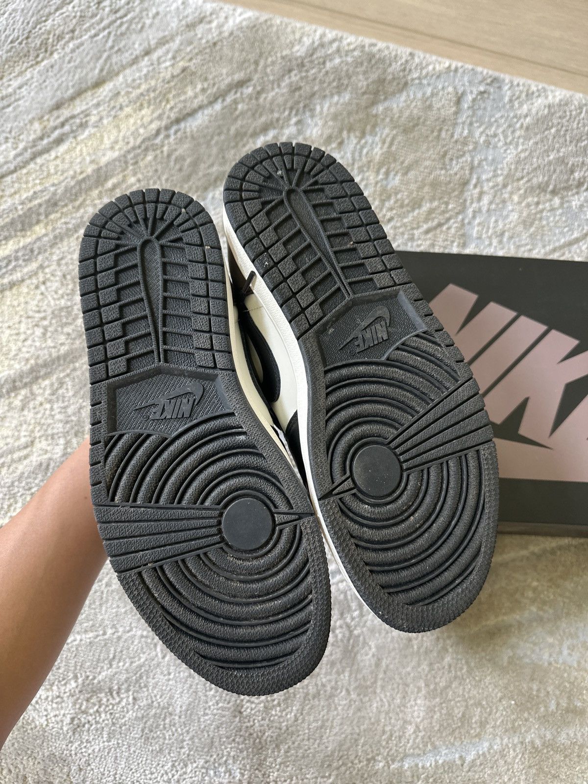 Jordan Brand Jordan 1 Low Mocha Size US 8 / EU 41 - 2 Thumbnail