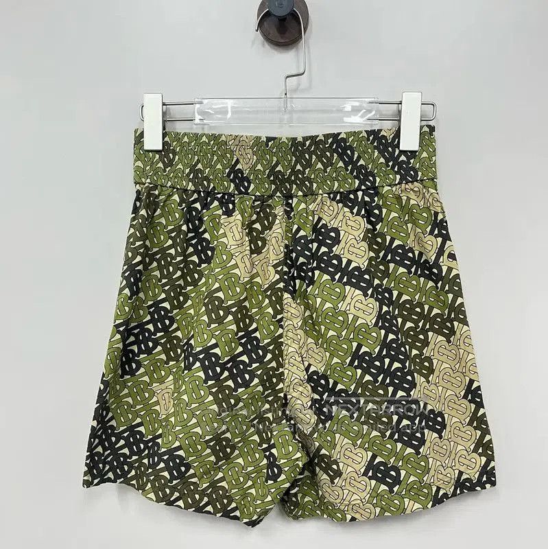 Burberry Burberry Green Patterned Women's Shorts. Size 22" - 2 Thumbnail