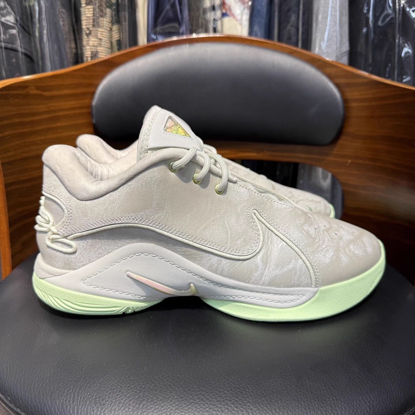 Nike Lebron 22 Beige/Grey-Green 42.5 DS Size US 9.5 / EU 42-43 - 4 Thumbnail