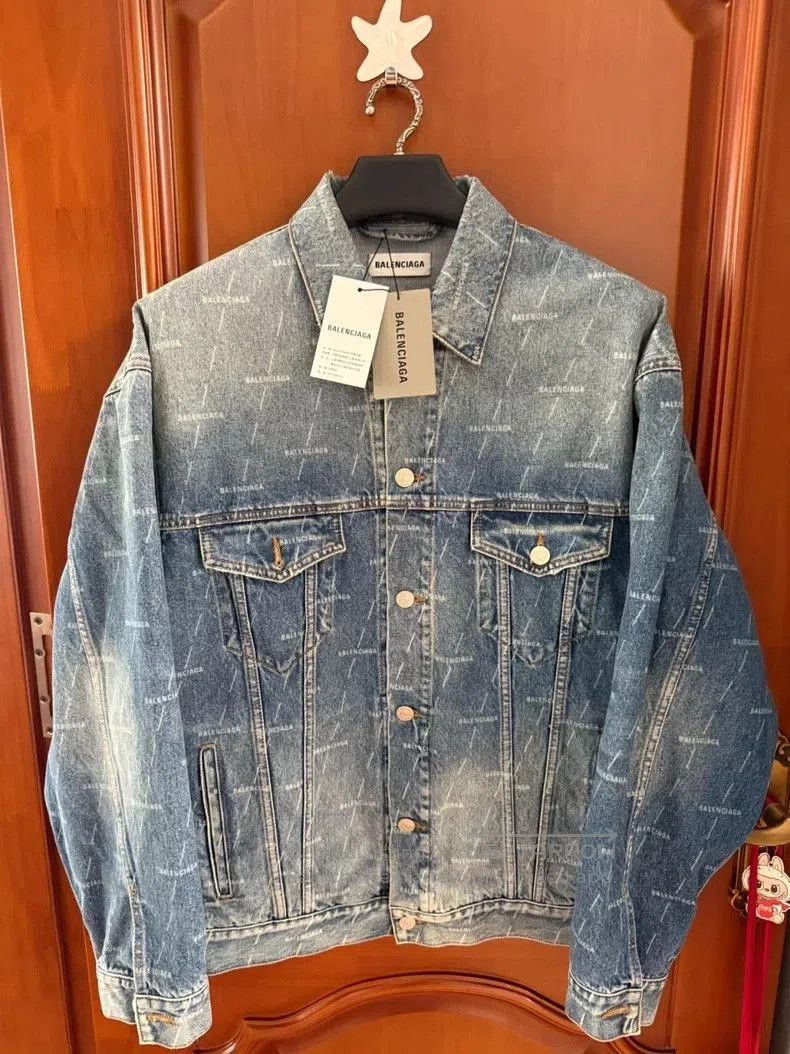 Balenciaga Balenciaga Logo Print Blue Denim Jacket. Size US M / EU 48-50 / 2 - 1 Thumbnail
