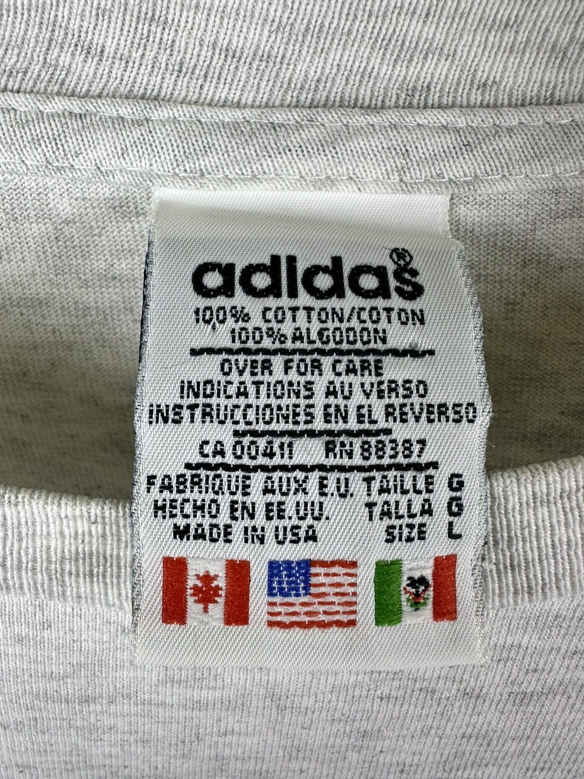 Adidas Vintage Adidas Made In Usa Trefoil Big Logo Tshirt A217 Size US L / EU 52-54 / 3 - 7 Thumbnail