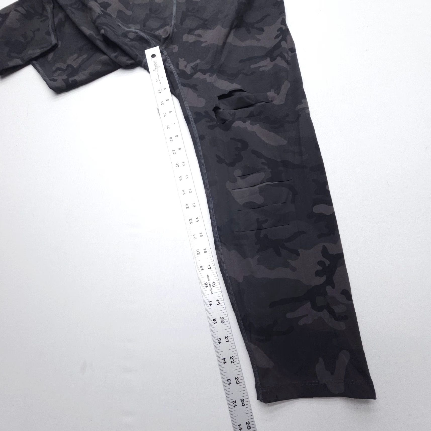 Vintage VINTAGE Zyia Active Leggings Womens 16 - 18 Black Camouflage Powerhold By Fabletics Skinny 24 in Inseam Womens Size 38" / US 16 / IT 52 - 5 Thumbnail