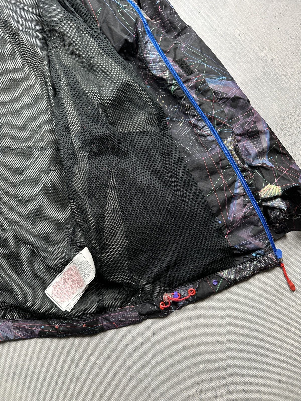 Nike Vintage Nike TN Windbreaker Jacket Abstract Graphic Rare 90s Size US M / EU 48-50 / 2 - 10 Thumbnail