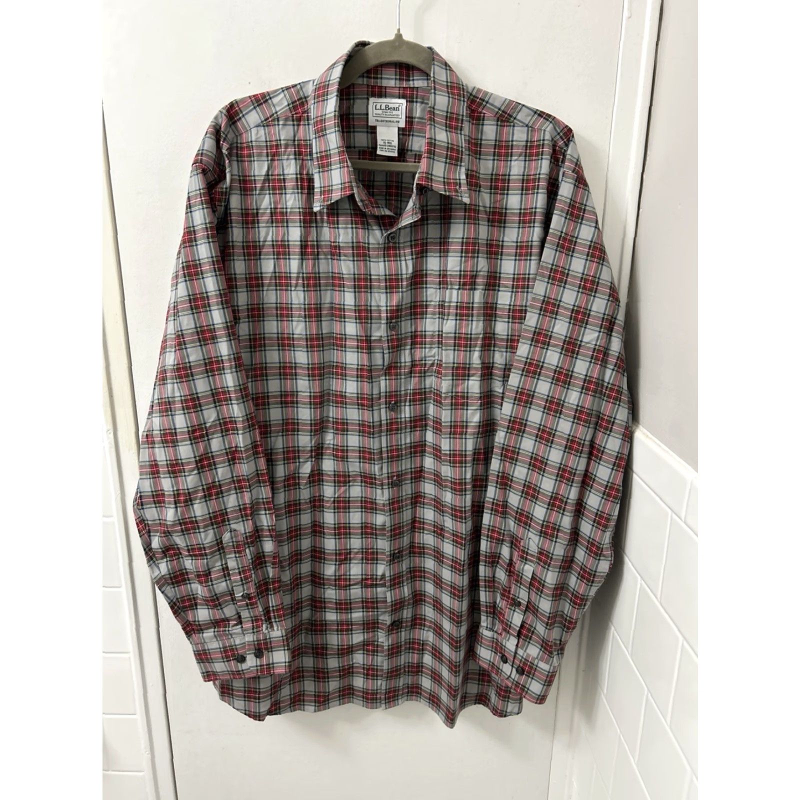 Vintage LL Bean Kennebunk Plaid Sport Shirt Mens XL Gray Red 100% Cotton Long Sleeve Button-Up with Pocket Vintage? No Size US XL / EU 56 / 4 - 2 Thumbnail