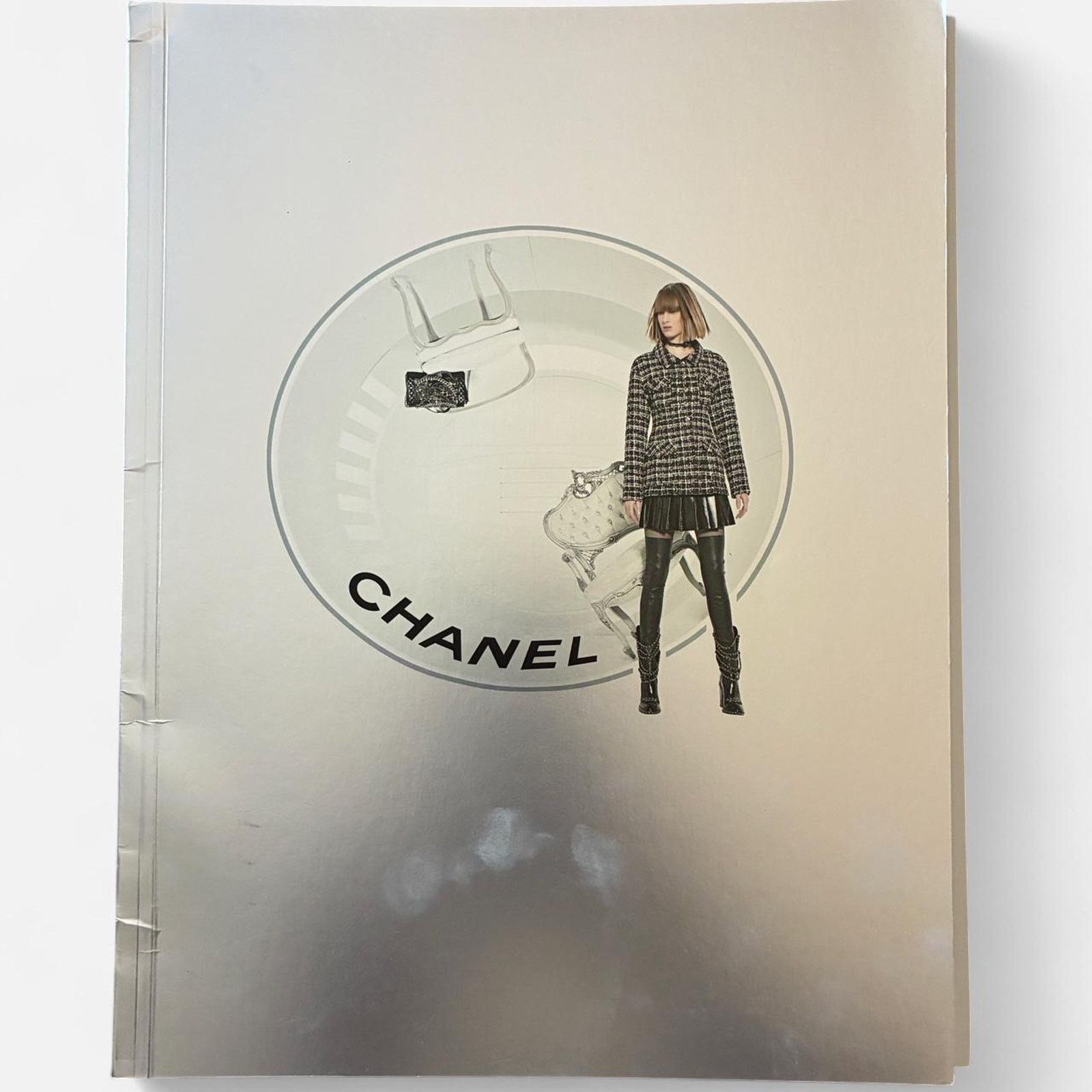 Chanel × Karl Lagerfeld Chanel Traveling in Space PHOTOS BY KARL LAGERFELD catalog Size ONE SIZE - 1 Thumbnail