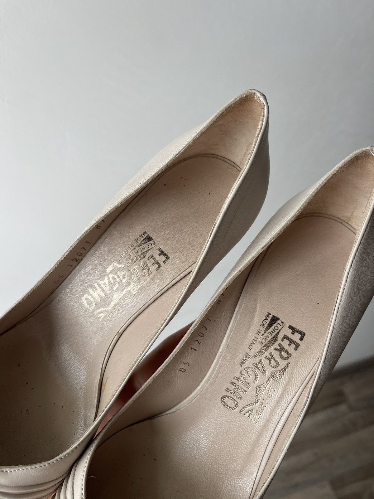 Salvatore Ferragamo × Vintage 😍Leather Pumps Salvatore Ferragamo Heels beige vintage Size US 8 / IT 38 - 3 Thumbnail
