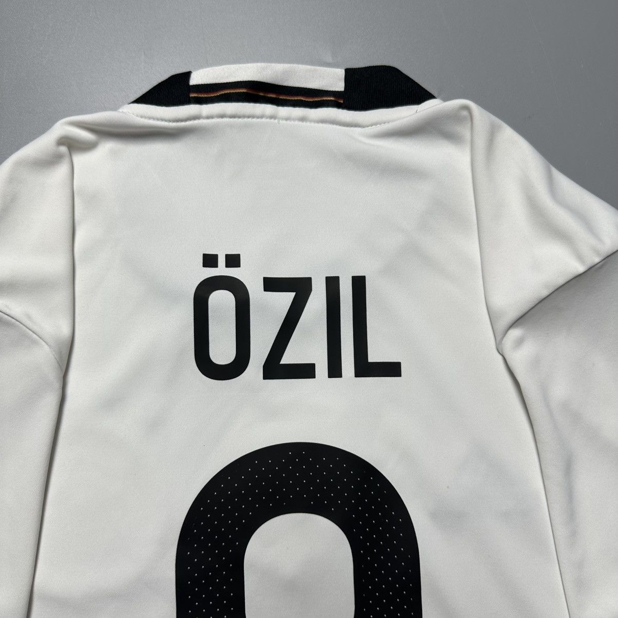 Vintage GERMANY ADIDAS 2016 EURO FOOTBALL SOCCER HOME JERSEY #8 OZIL Size US S / EU 44-46 / 1 - 11 Thumbnail