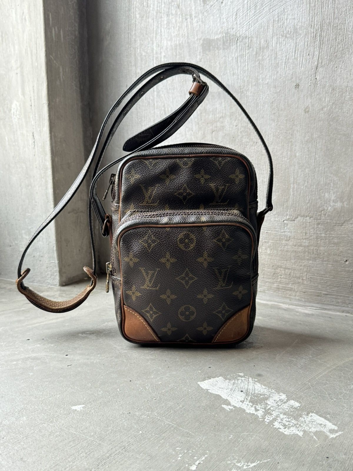 Louis Vuitton Louis Vuitton Amazon Canvas Shoulder Bag Size ONE SIZE - 4 Thumbnail