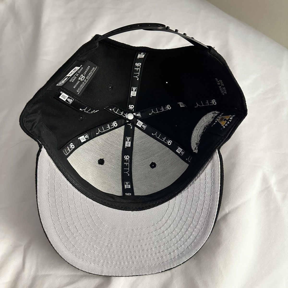 NHL Los Angeles Kings New Era Team 59FIFTY SnapBack Hat Black LA Size ONE SIZE - 4 Thumbnail