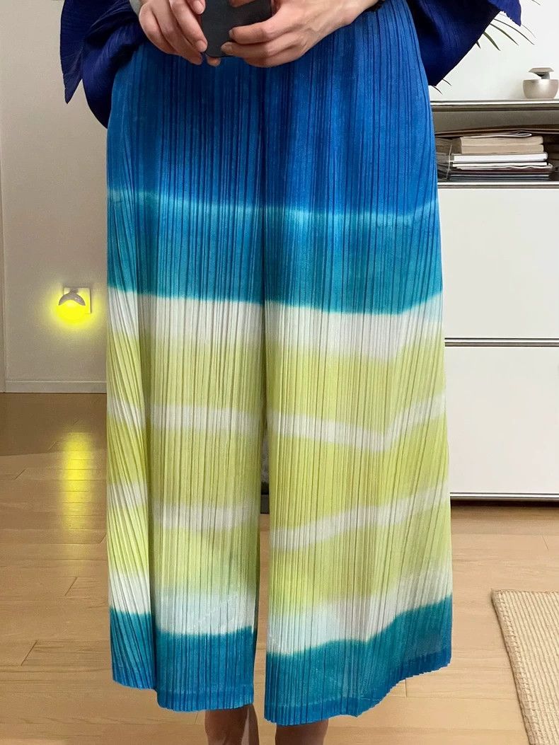 Issey Miyake Issey Miyake size:3 Blue and yellow color-blocked pleated Size 22" - 2 Thumbnail