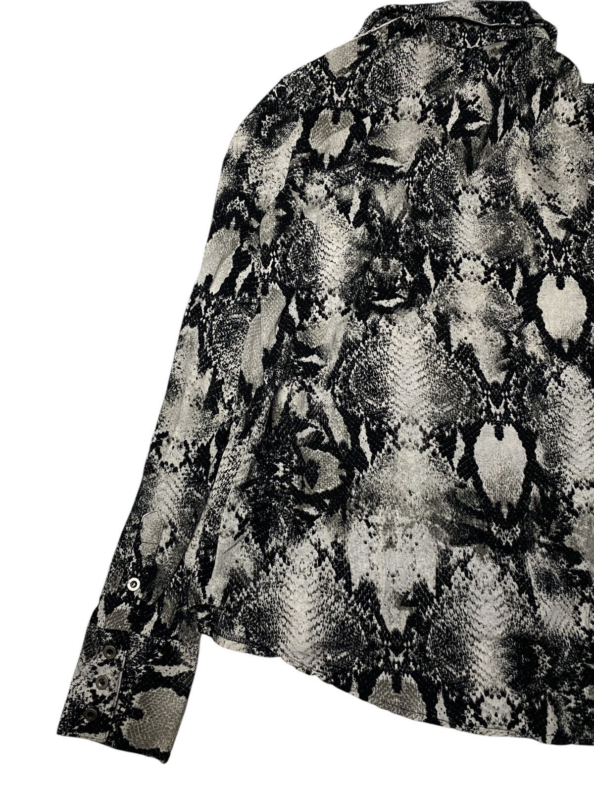 Japanese Brand 2000's Semantic Design Pyhton Pattern Shirts Size US M / EU 48-50 / 2 - 9 Thumbnail
