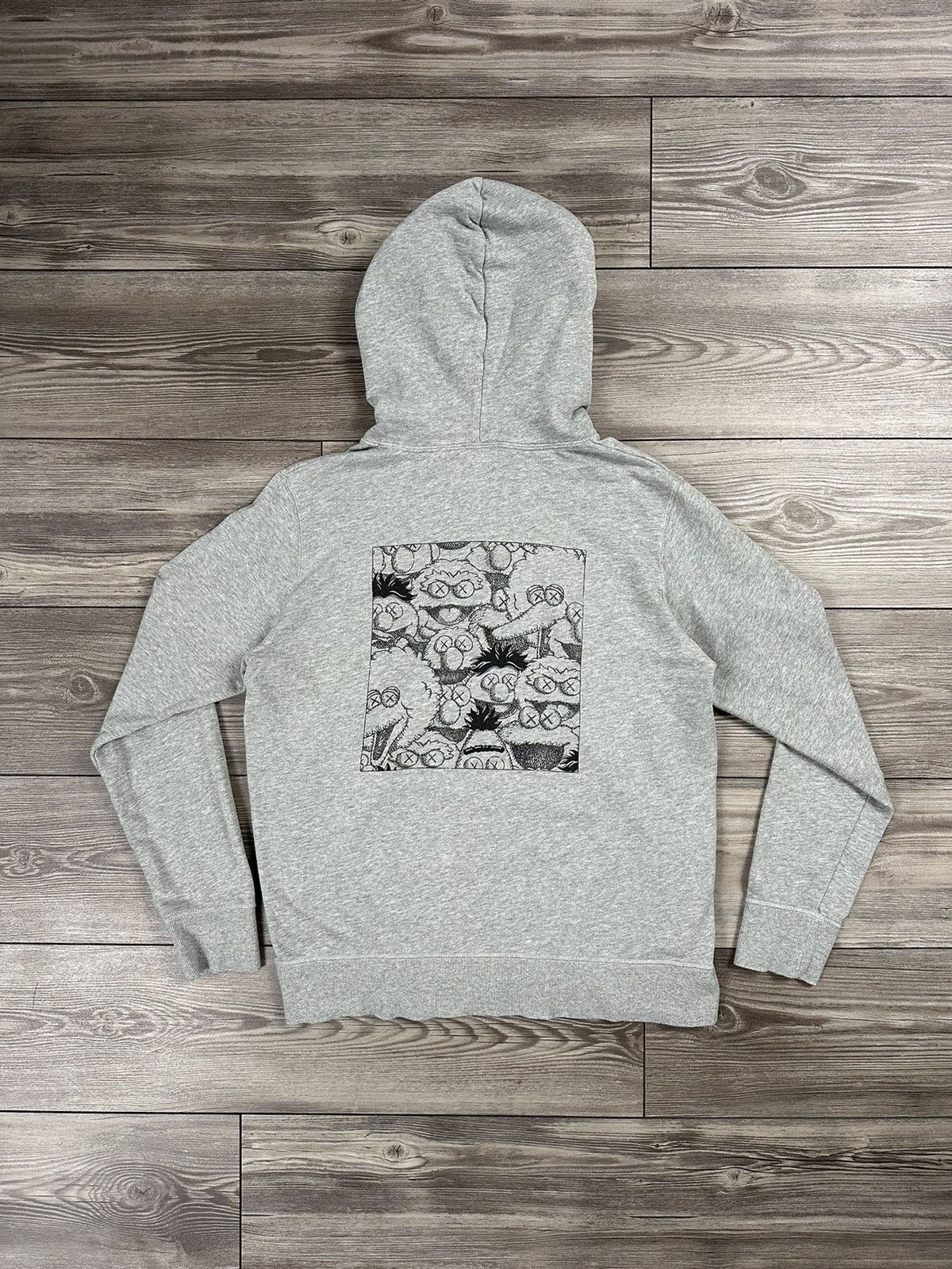 Kaws × Peanuts × Uniqlo Kaws x Uniqlo x Sesame Street Hoodie Size US M / EU 48-50 / 2 - 2 Thumbnail