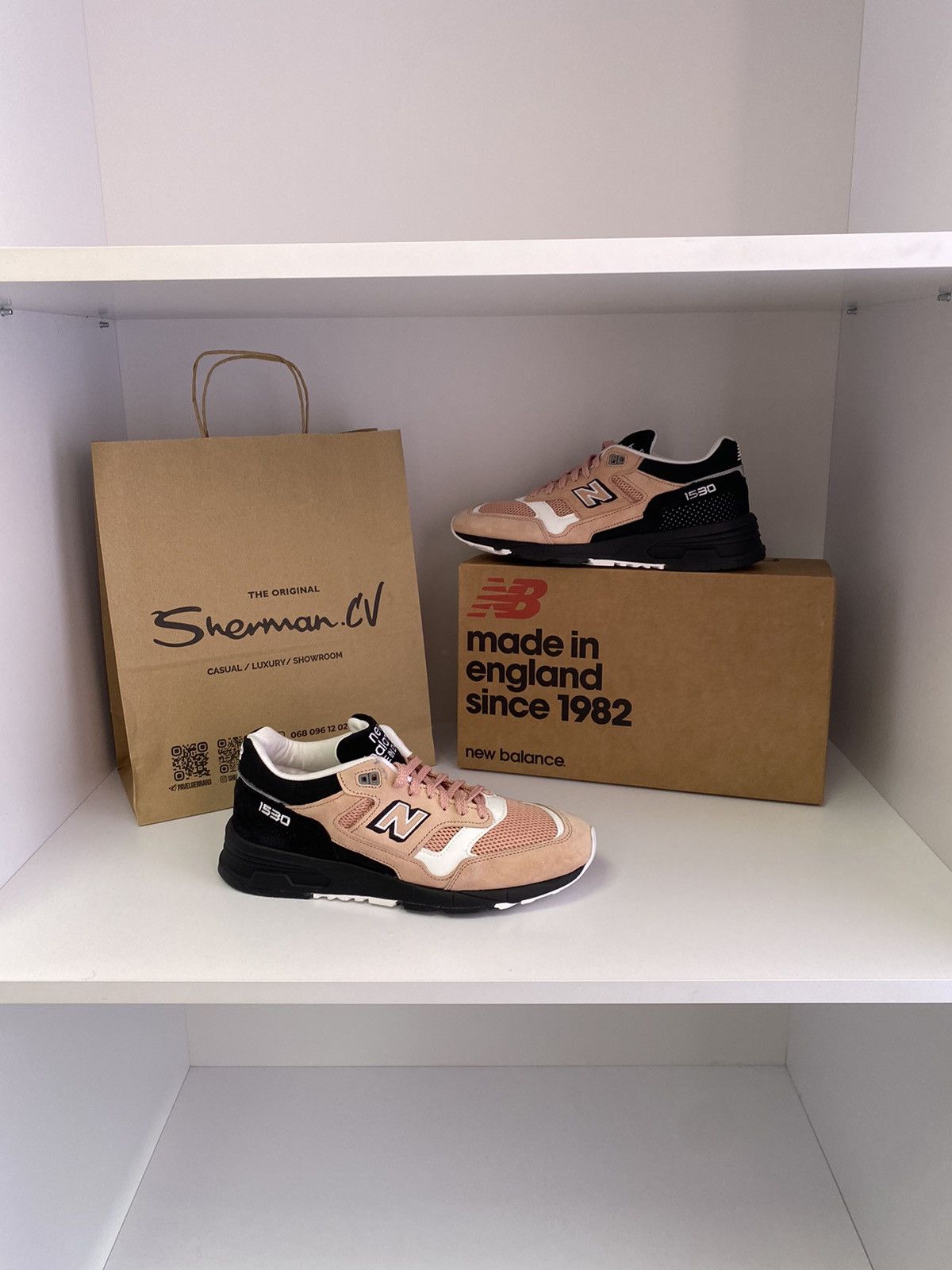 New Balance NEW BALANCE M1530SVS CORAL PINK BLACK MADE IN ENGLAND Size US 9.5 / EU 42-43 - 2 Thumbnail