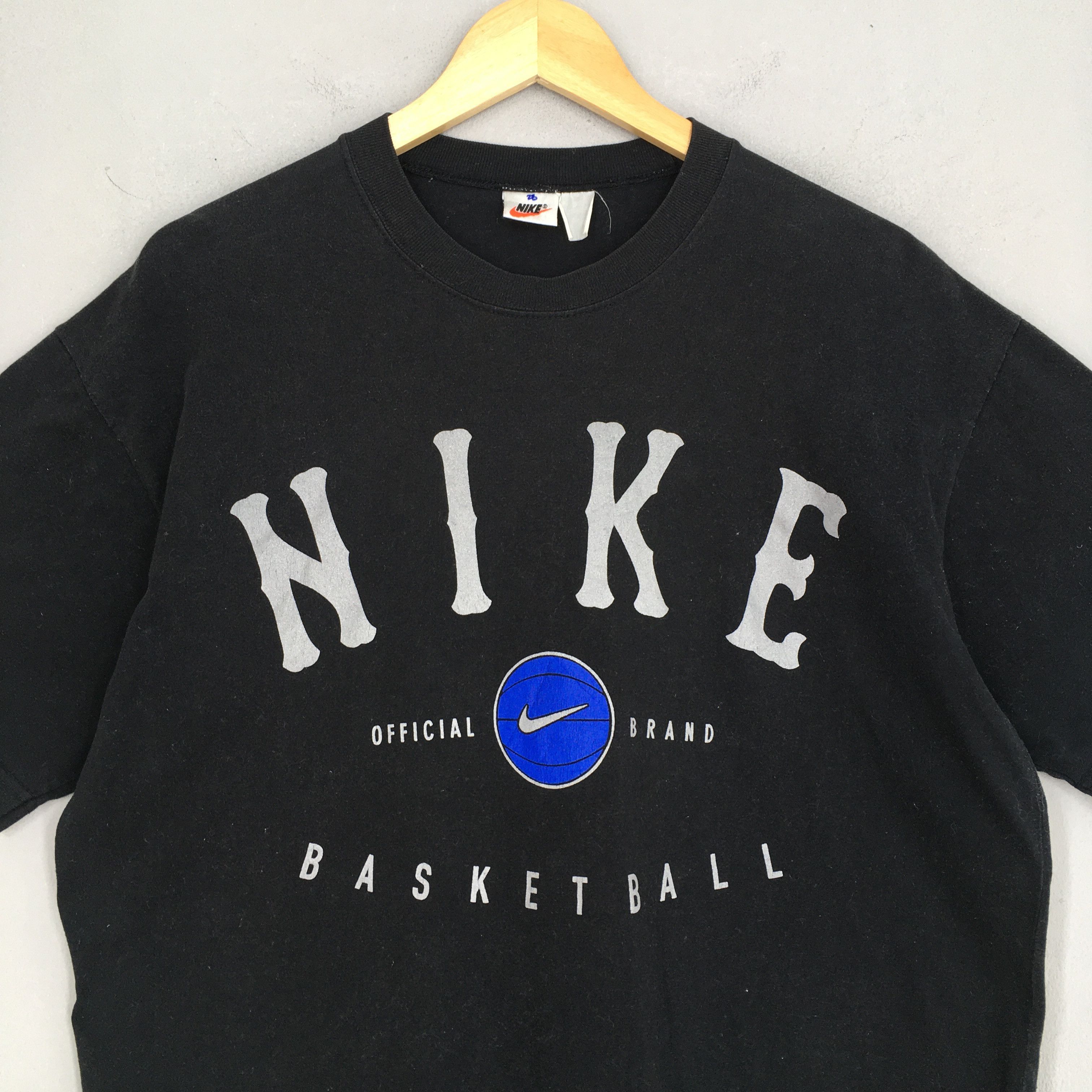 Nike × Vintage Vintage 90's Nike Swoosh Basketball Tshirt Medium Size US M / EU 48-50 / 2 - 2 Thumbnail