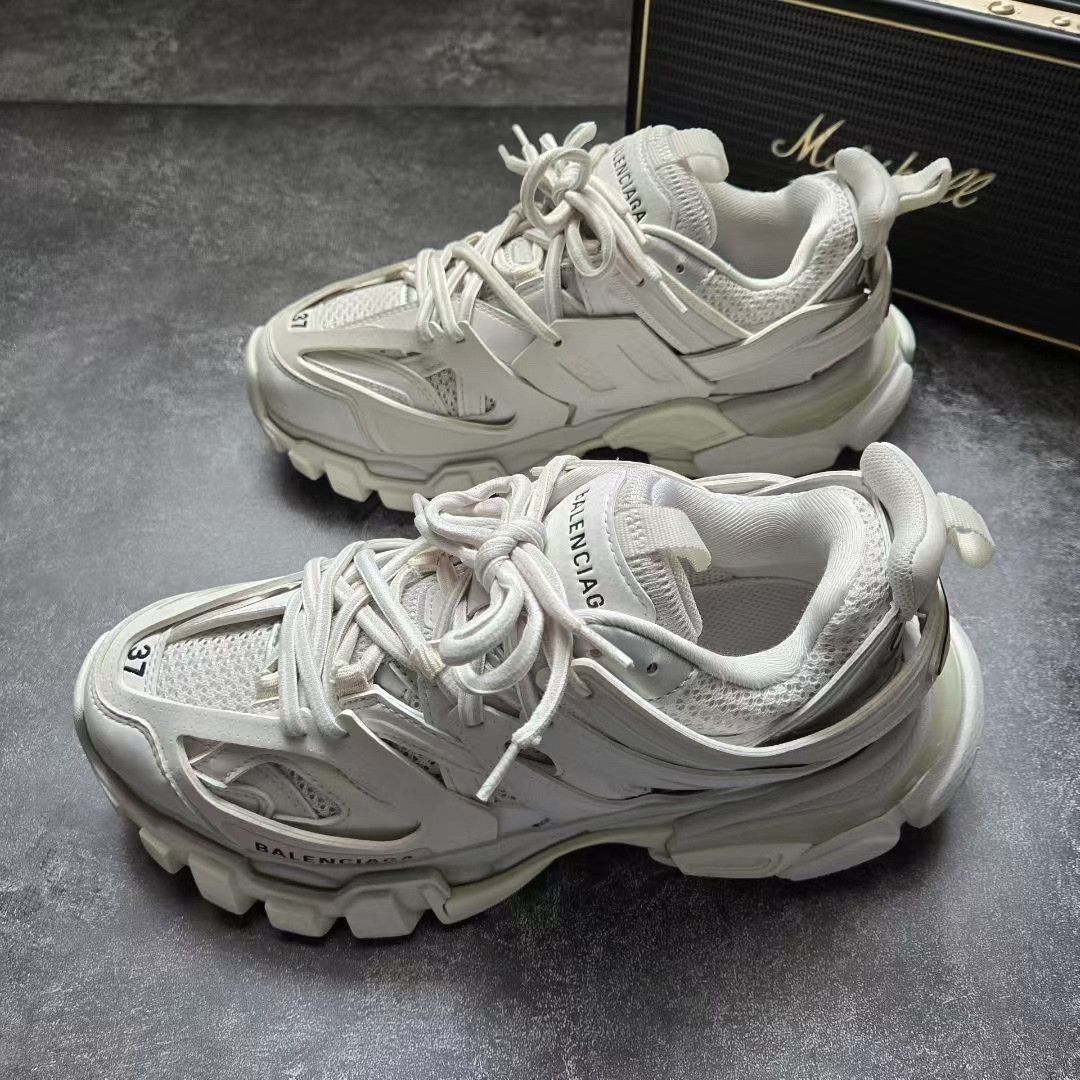 Balenciaga Balenciaga White Lowtop Sneakers 37 Women Size US 6.5 / IT 36.5 - 1 Thumbnail