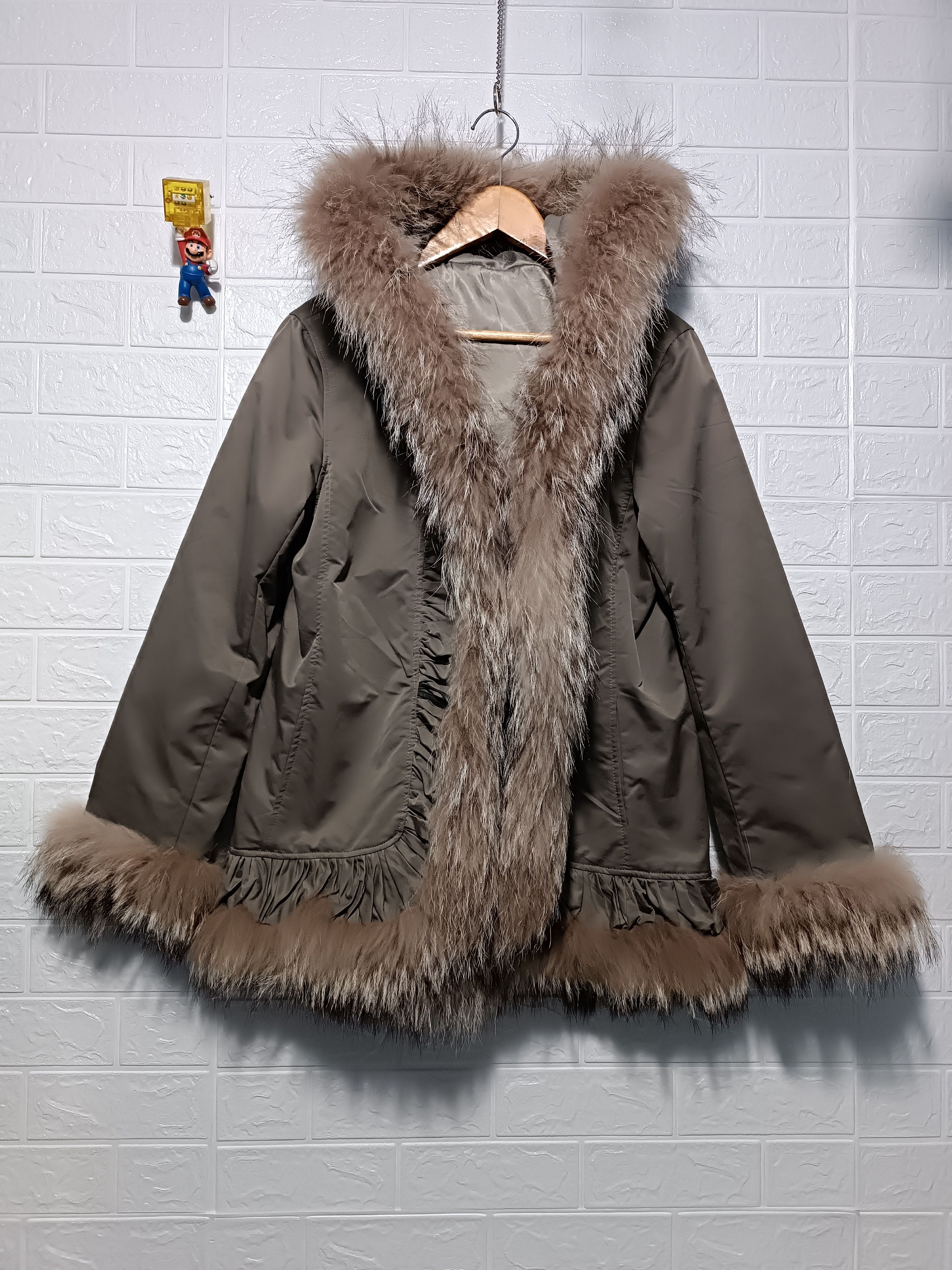 Japanese Brand Raccoon Fur Trim Parka Hoodie Down Jacket / Coat Size M / US 6-8 / IT 42-44 - 1 Thumbnail