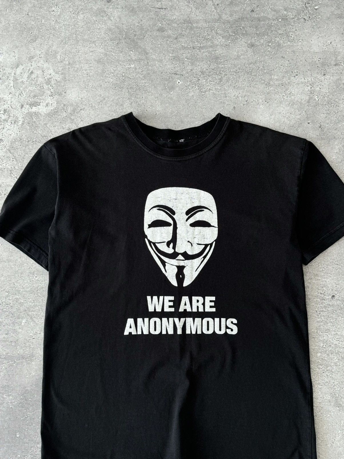 Vintage Vintage Y2K We Are Anonymous Vendetta Art T-Shirt Size US M / EU 48-50 / 2 - 1 Thumbnail