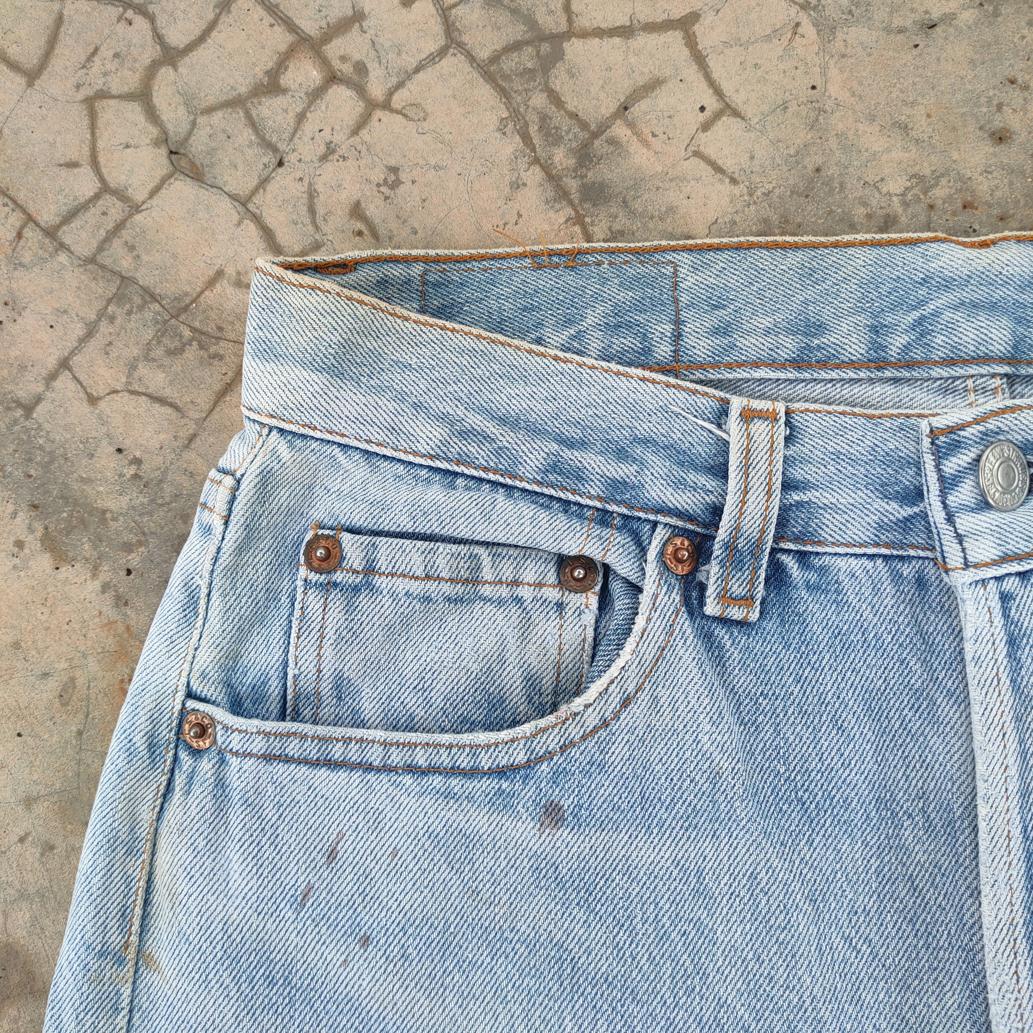 Levi's Vintage Clothing VINTAGE LEVI'S 501 90’ FADED DISTRESSED JEANS DENIM PANTS Size US 28 / EU 44 - 9 Thumbnail