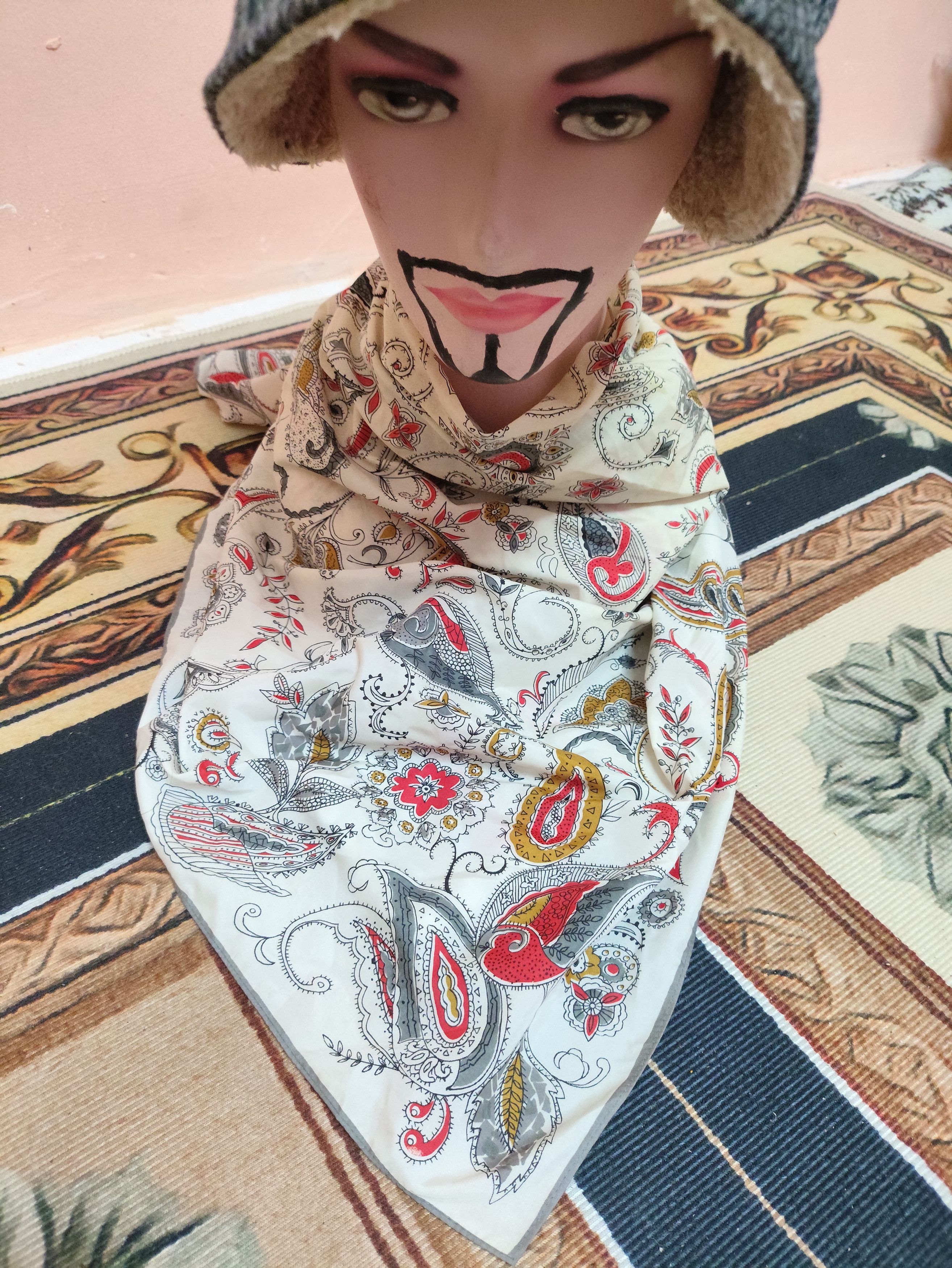 Designer Very rare Art Design scarves Neckerchief Size ONE SIZE - 1 Thumbnail