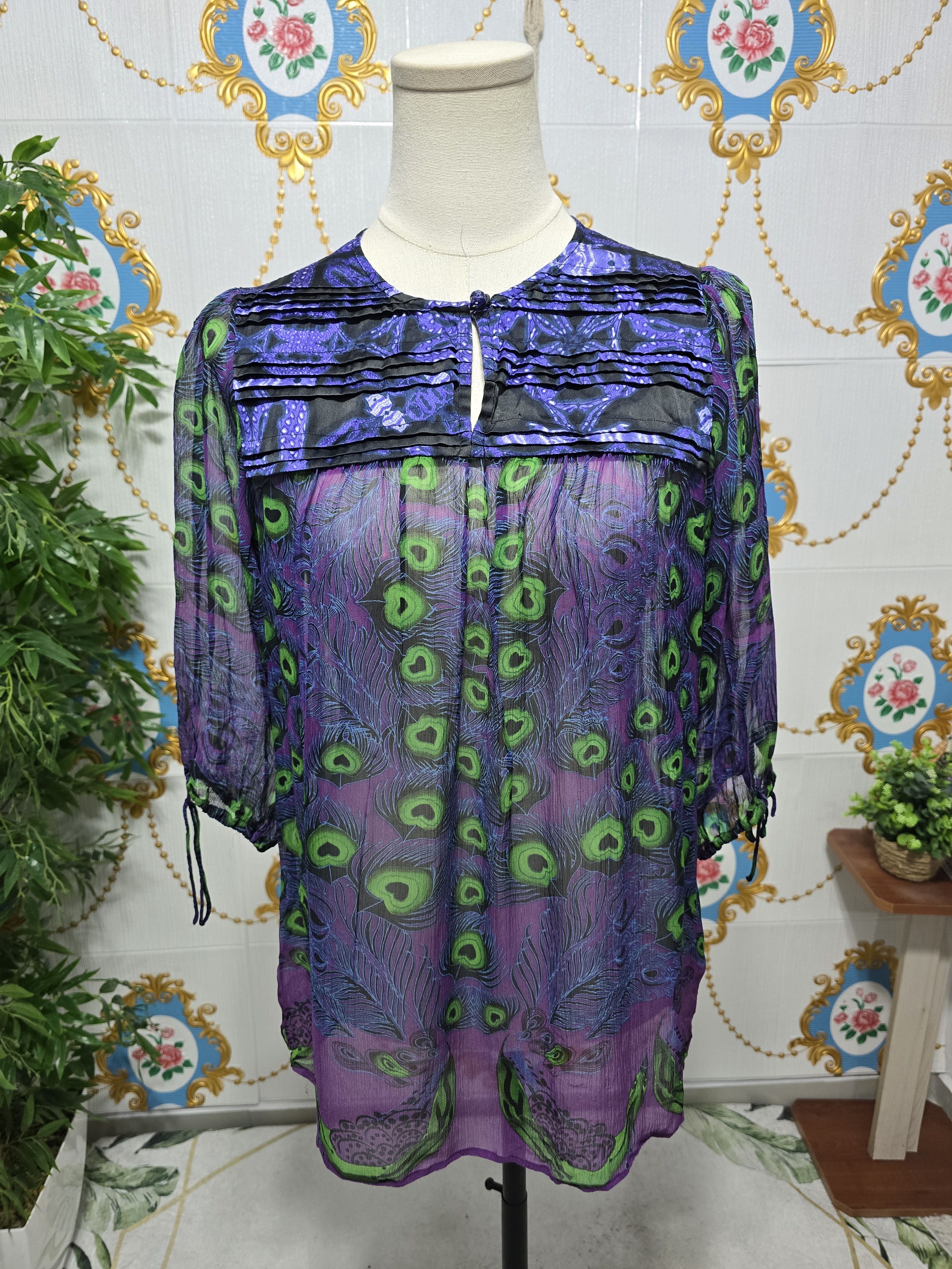 Custo Barcelona CUSTO BARCELONA vintage 100% silk size 2( small) ok for m Size S / US 4 / IT 40 - 1 Thumbnail