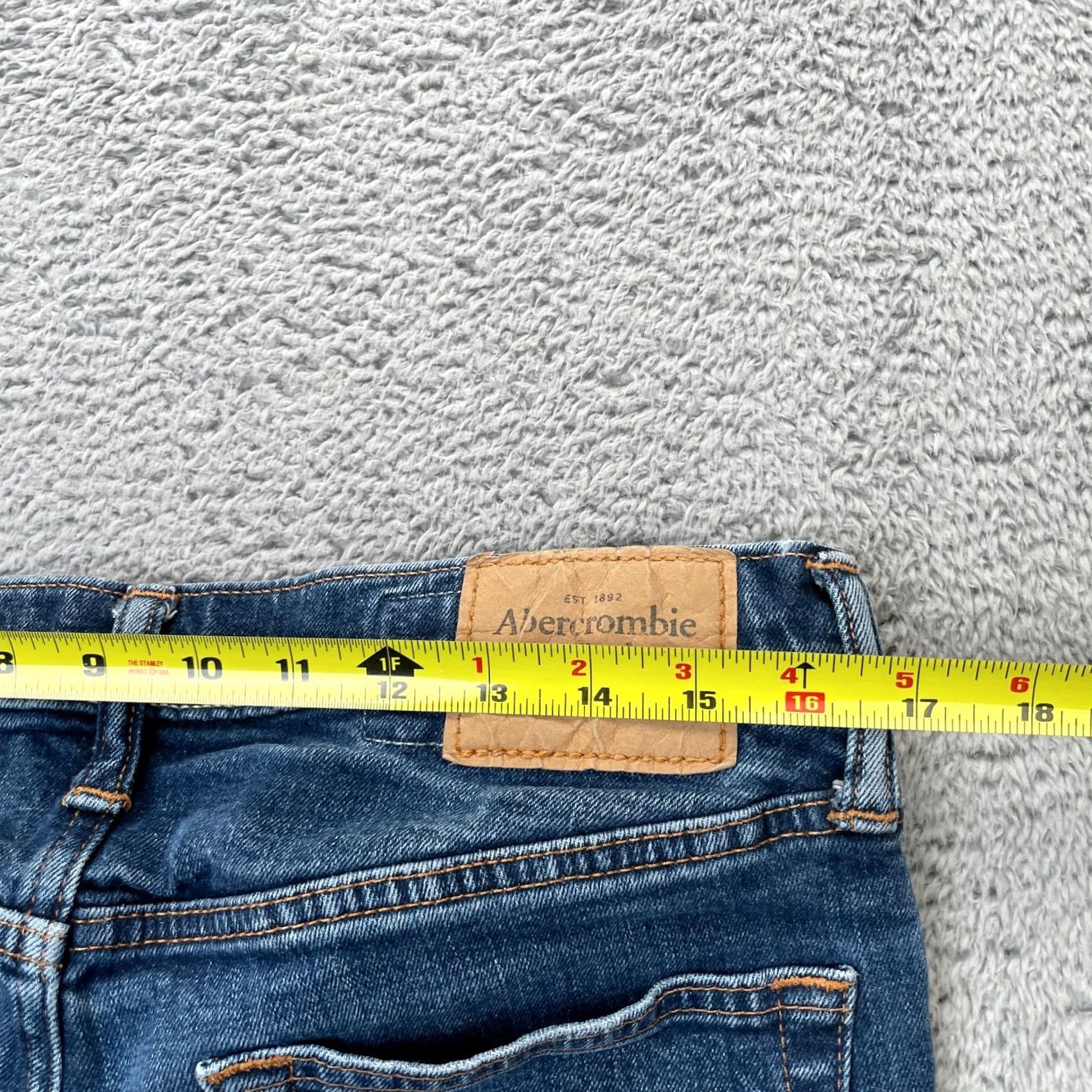 Abercrombie & Fitch VTG Abercrombie & Fitch Jeans Mens 32x32 Blue Skinny Denim Dark Wash 5-Pocket Accents Button Logo Regular Primarily City Preppy Mens Size US 34 / EU 50 - 7 Thumbnail