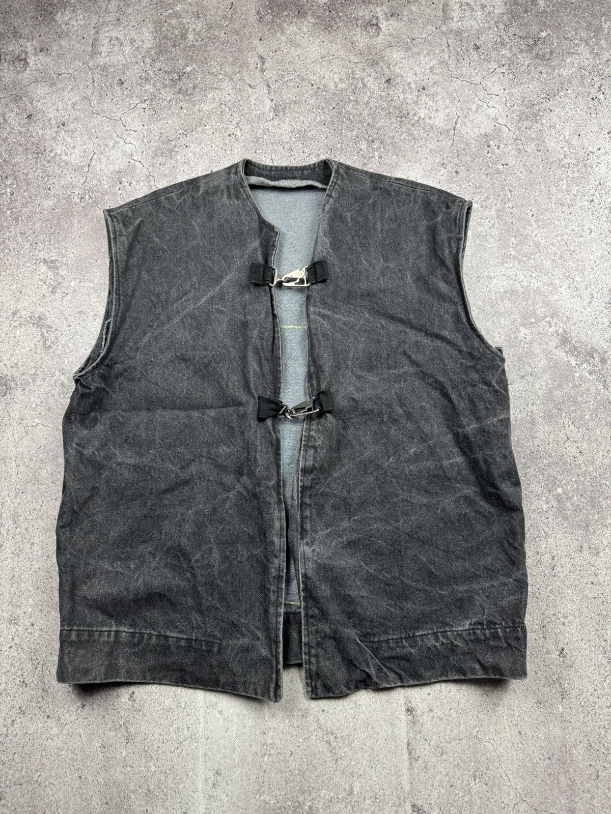 Japanese Brand Avant Garde Rick Owen’s Style Washed Carabiner Denim Vest Size US XL / EU 56 / 4 - 1 Thumbnail