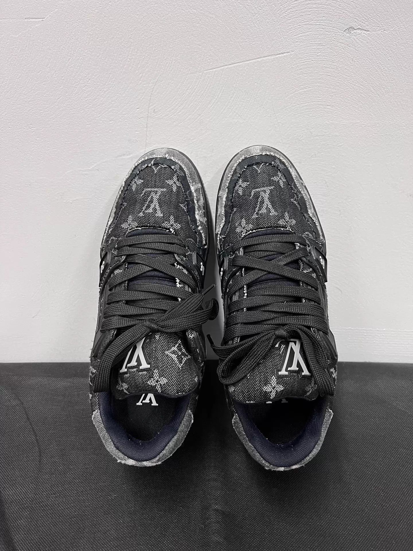 Louis Vuitton LV Trainer Black Distressed Denim Sneaker US6.5/EU40.5 Size US 7.5 / EU 40-41 - 4 Thumbnail