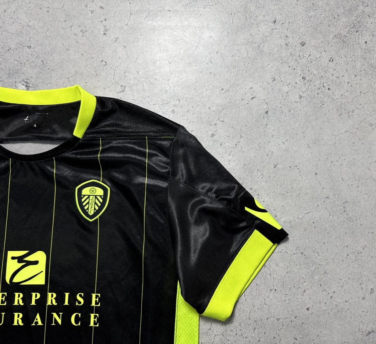 Macron Macron FC Leeds United 2011/2012 Vintage Soccer Jersey Size US S / EU 44-46 / 1 - 2 Thumbnail