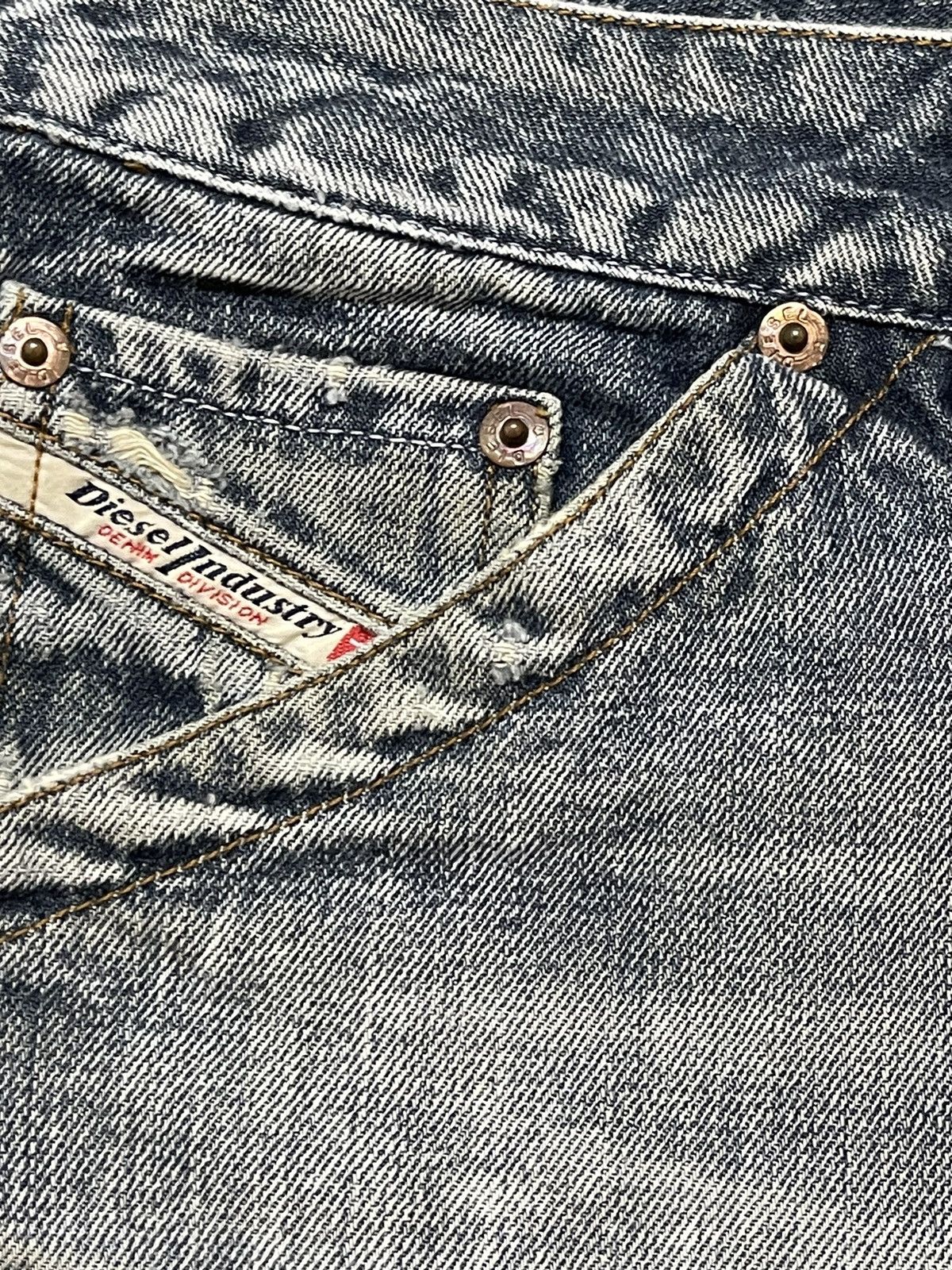 Diesel Vintage Diesel Industry Faded Wash Distressed Wide Leg Jeans Size US 32 / EU 48 - 9 Thumbnail