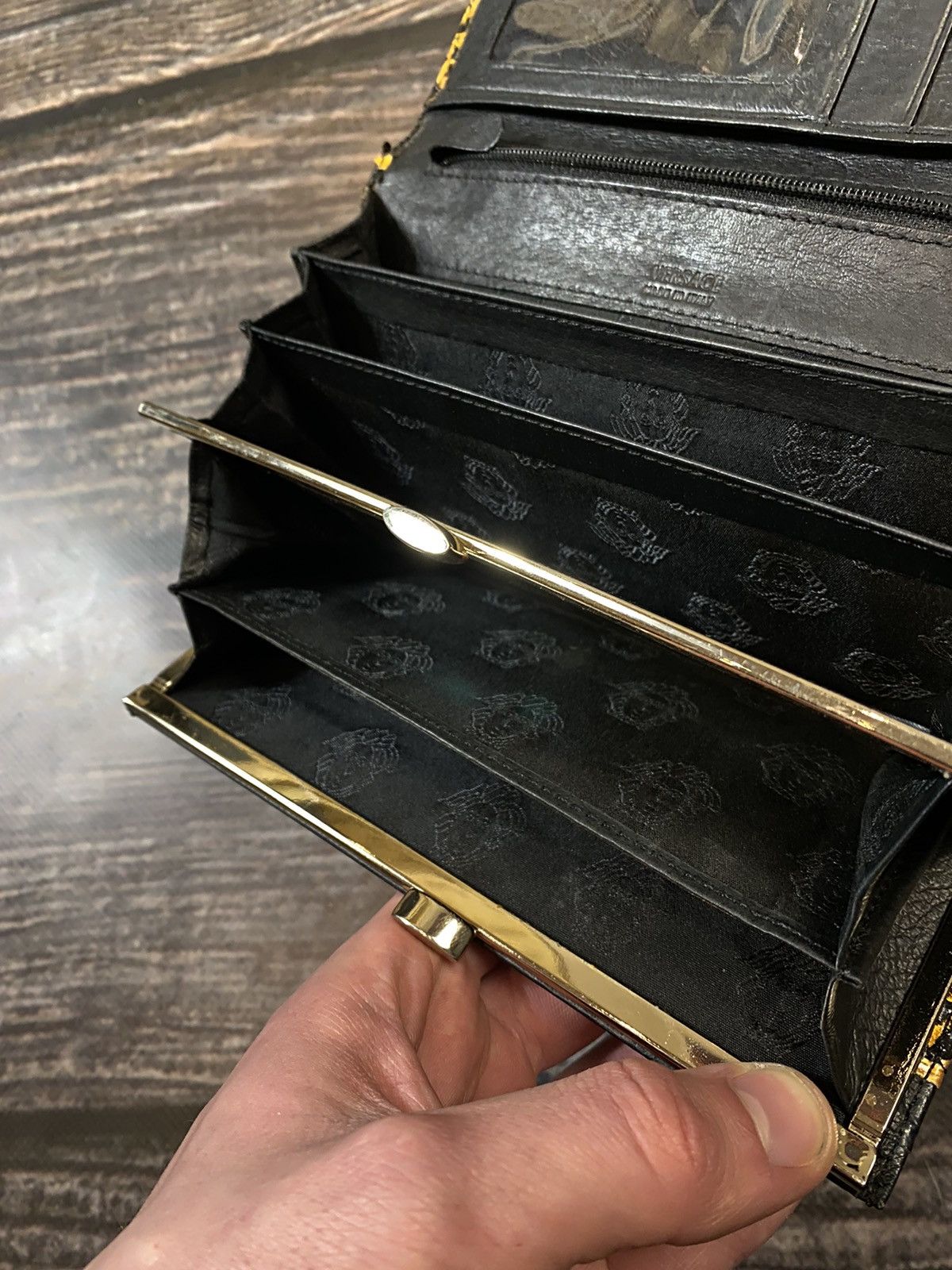 Versace Versace golden honeycomb vintage wallet Size ONE SIZE - 10 Thumbnail