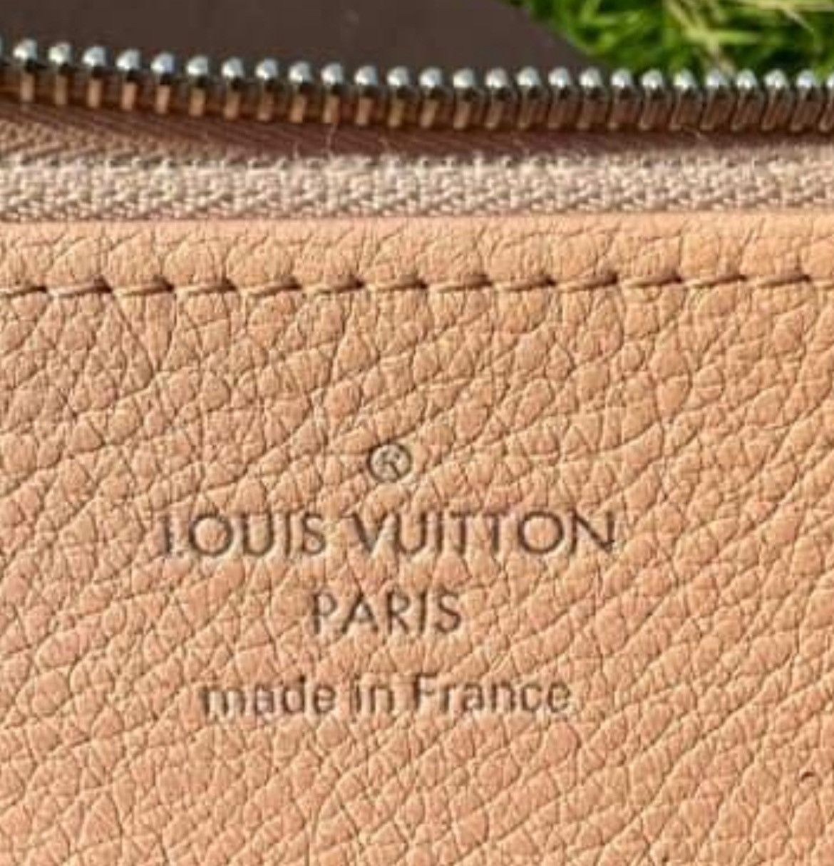 Louis Vuitton Authentic LOUIS VUITTON Pink Mahina Zippy Wallet Size ONE SIZE - 8 Thumbnail