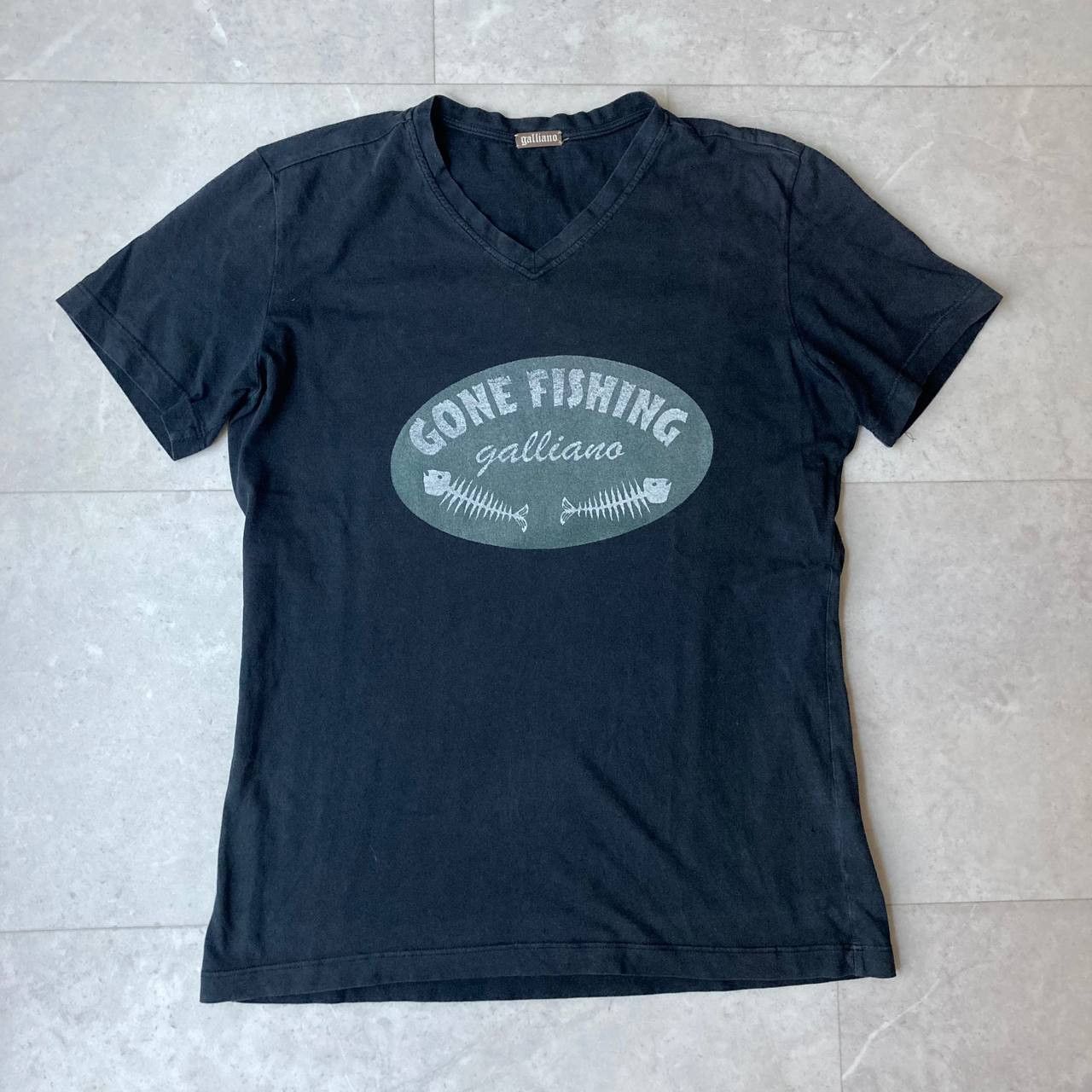 John Galliano Vintage John Galliano Gone Fishing V Neck Faded Tee Size US M / EU 48-50 / 2 - 1 Thumbnail