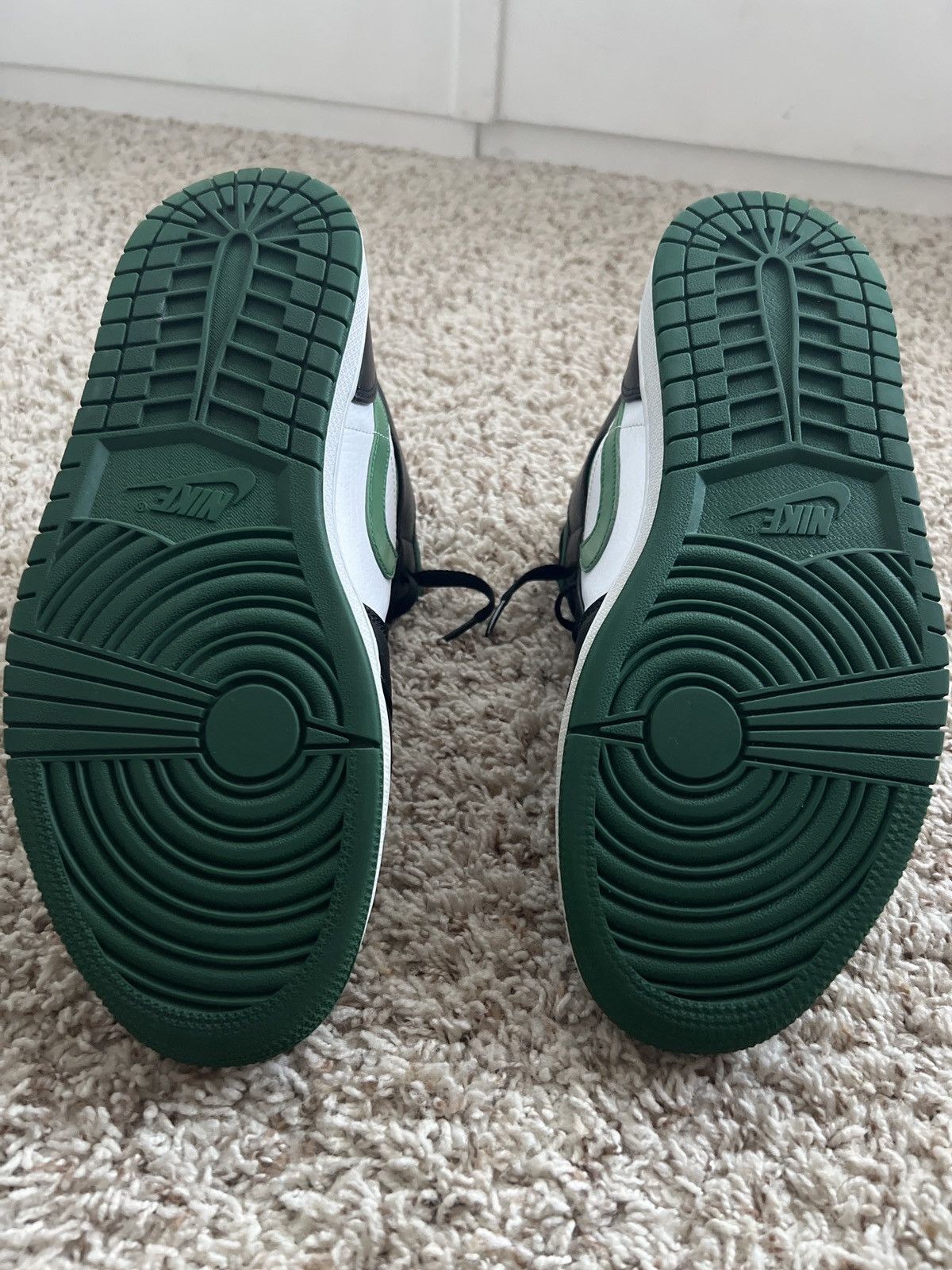 Jordan Brand × Nike Jordan 1 pine green mid toe Size US 10.5 / EU 43-44 - 5 Thumbnail