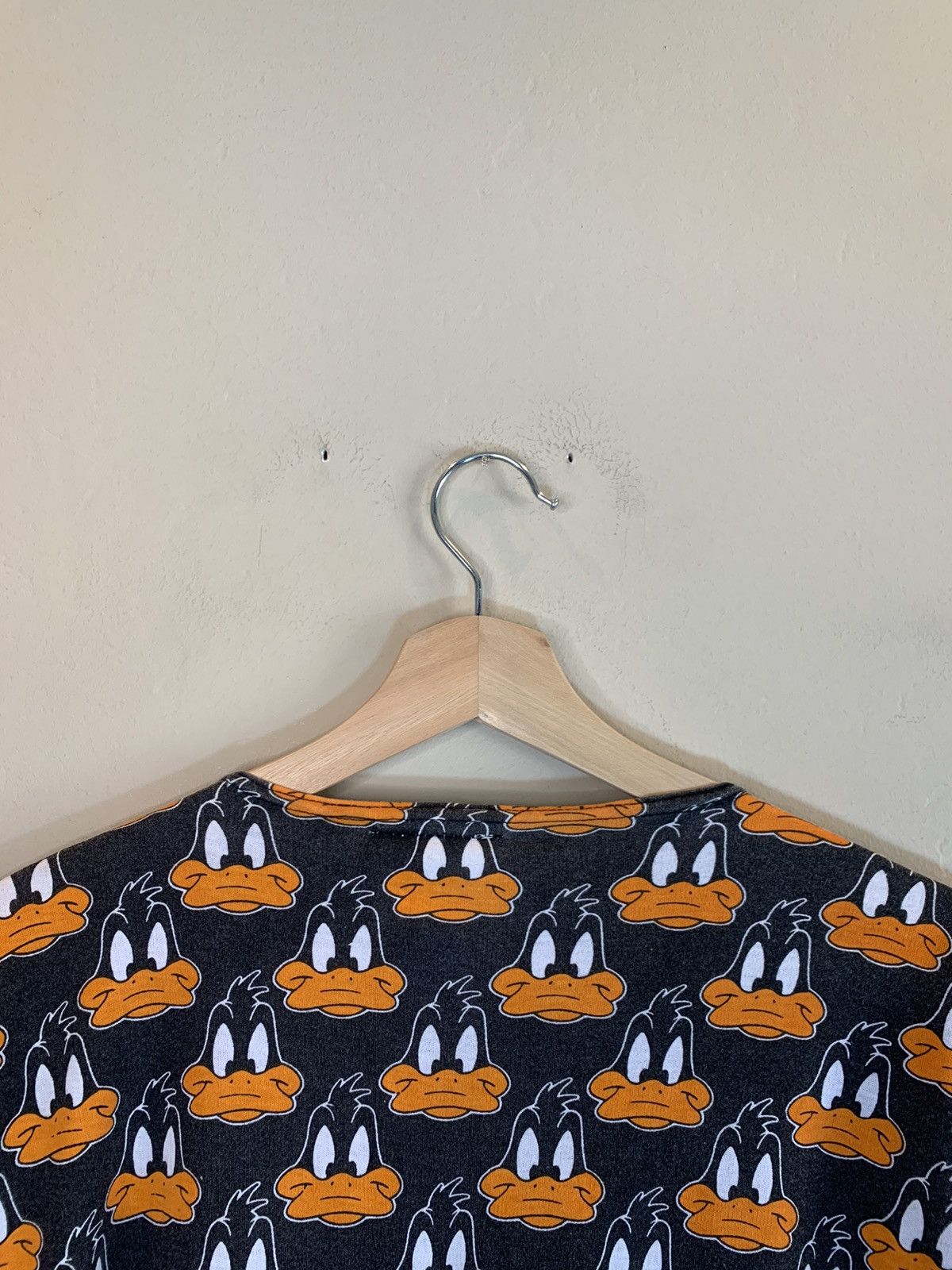 Vintage × Warner Bros RARE* Vintage 1992 Daffy Duck AOP Single Stitch Looney Shirt Size US M / EU 48-50 / 2 - 7 Thumbnail