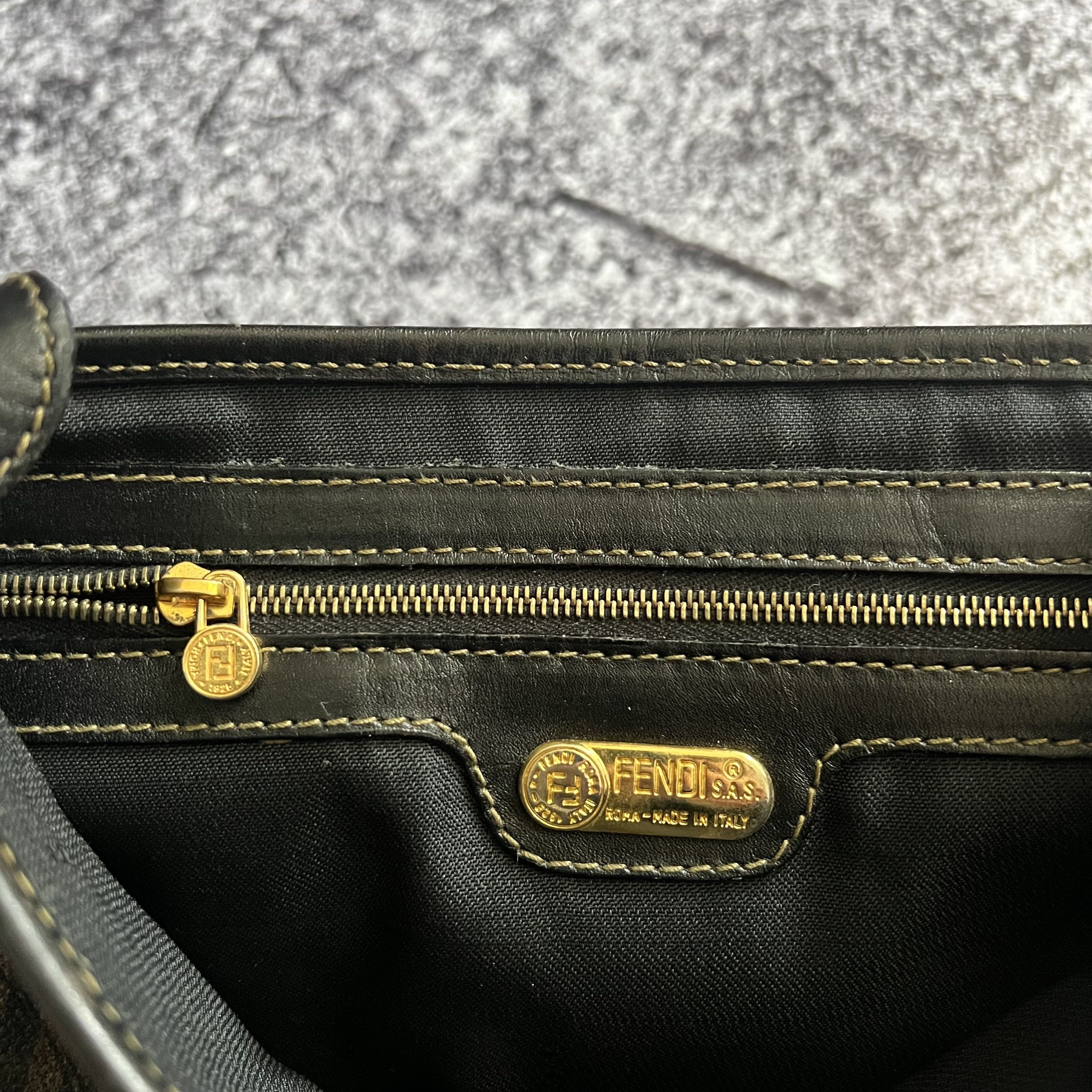 Fendi Vintage Fendi Bag Monogram Logo Made in Italy Size ONE SIZE - 17 Thumbnail