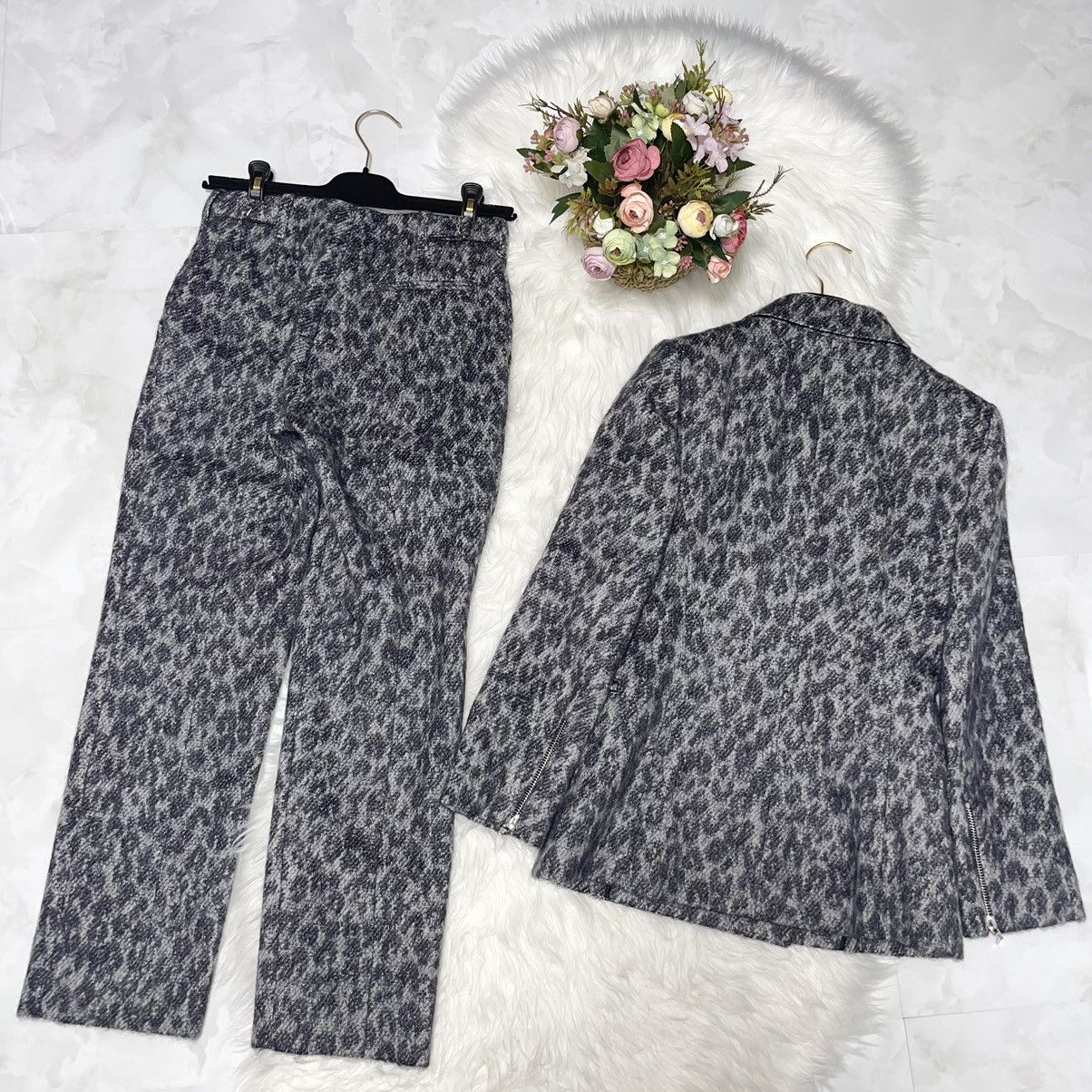 Louis Vuitton Authentic beautiful Louis Vuitton leopard print pantsuit 34 Size XXS / US 00 / IT 34 - 7 Thumbnail