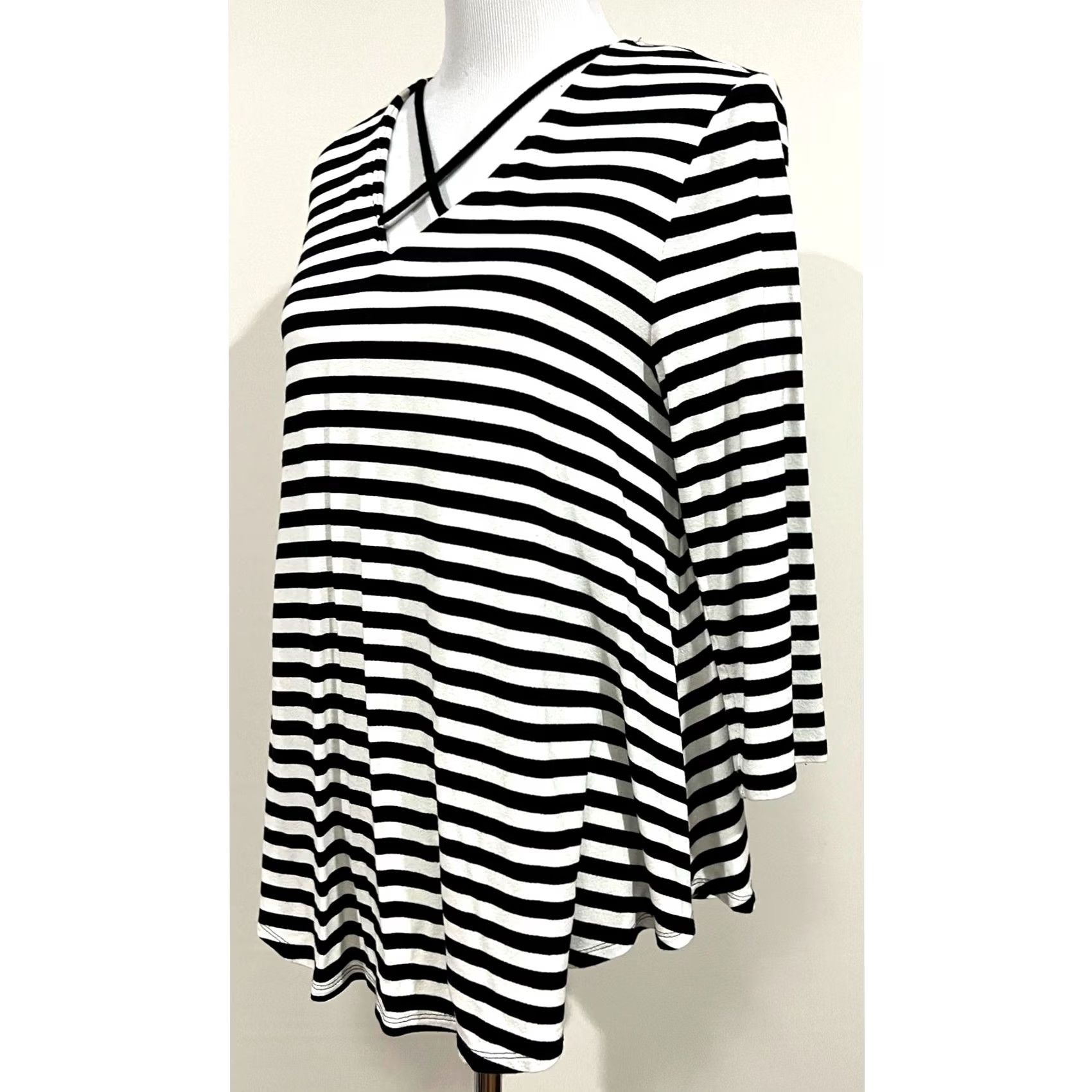 Vintage Chico's Striped Knit Top Criss Cross Neckline 3/4 Sleeve Black White Sz 1 (M-8) Womens Blouse Stretch Size M / US 6-8 / IT 42-44 - 3 Thumbnail