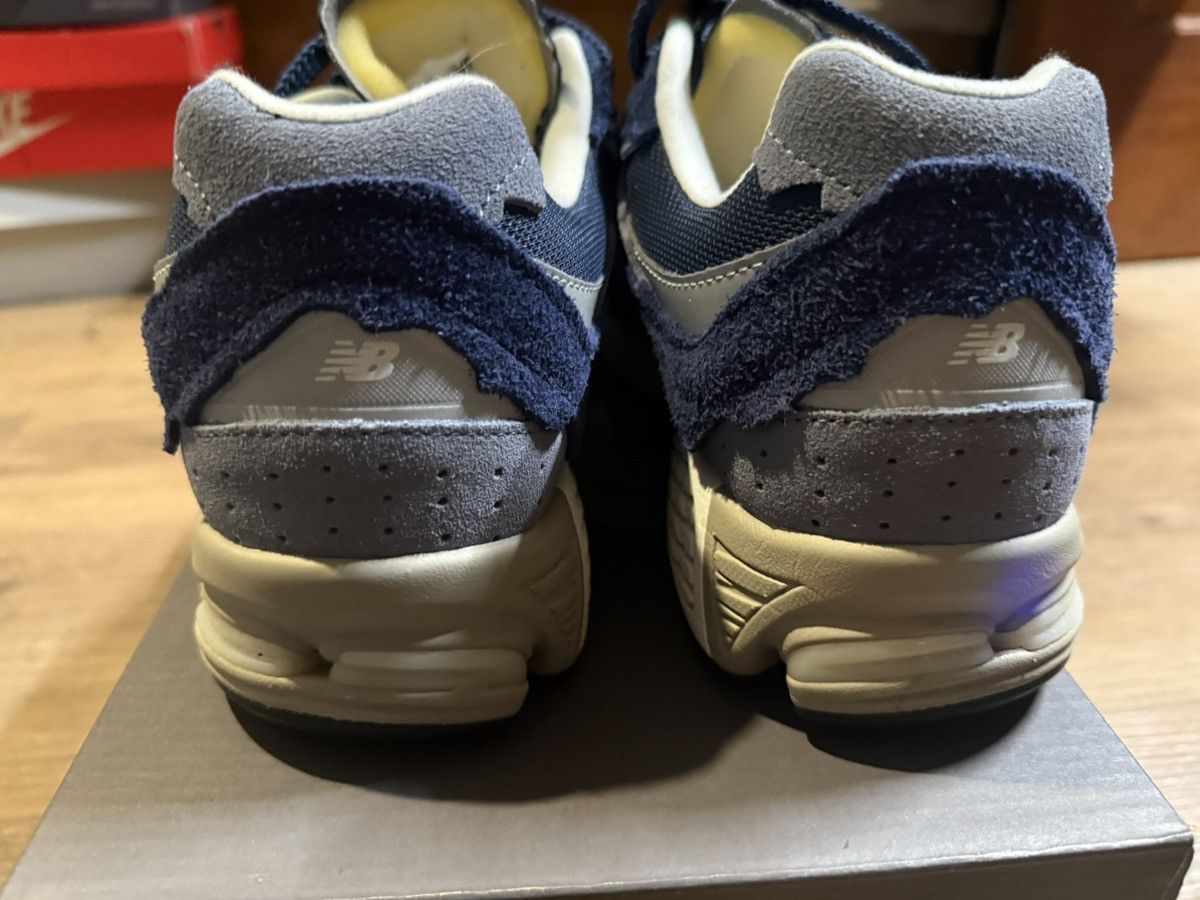 New Balance New Balance 2002R Protection Pack Navy Grey Size US 9.5 / EU 42-43 - 4 Thumbnail