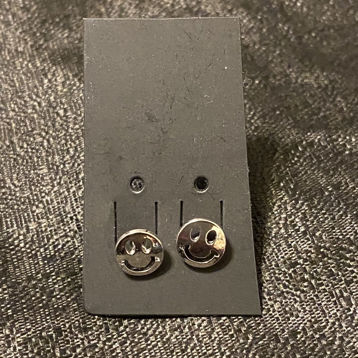 Rsq New RSQ Smiley Face Silver Tone Metal Stud Earrings Size ONE SIZE - 2 Thumbnail