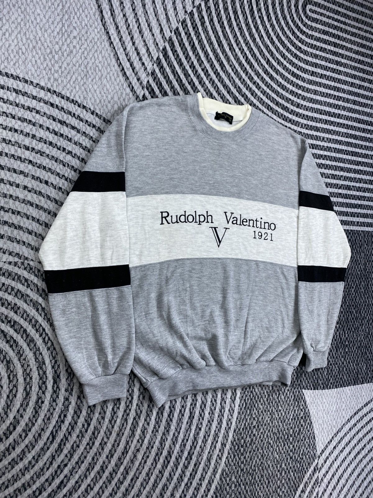 Valentino Vintage Rudolph Valentino Longsleeve Grey Sweatshirt Size US M / EU 48-50 / 2 - 3 Thumbnail