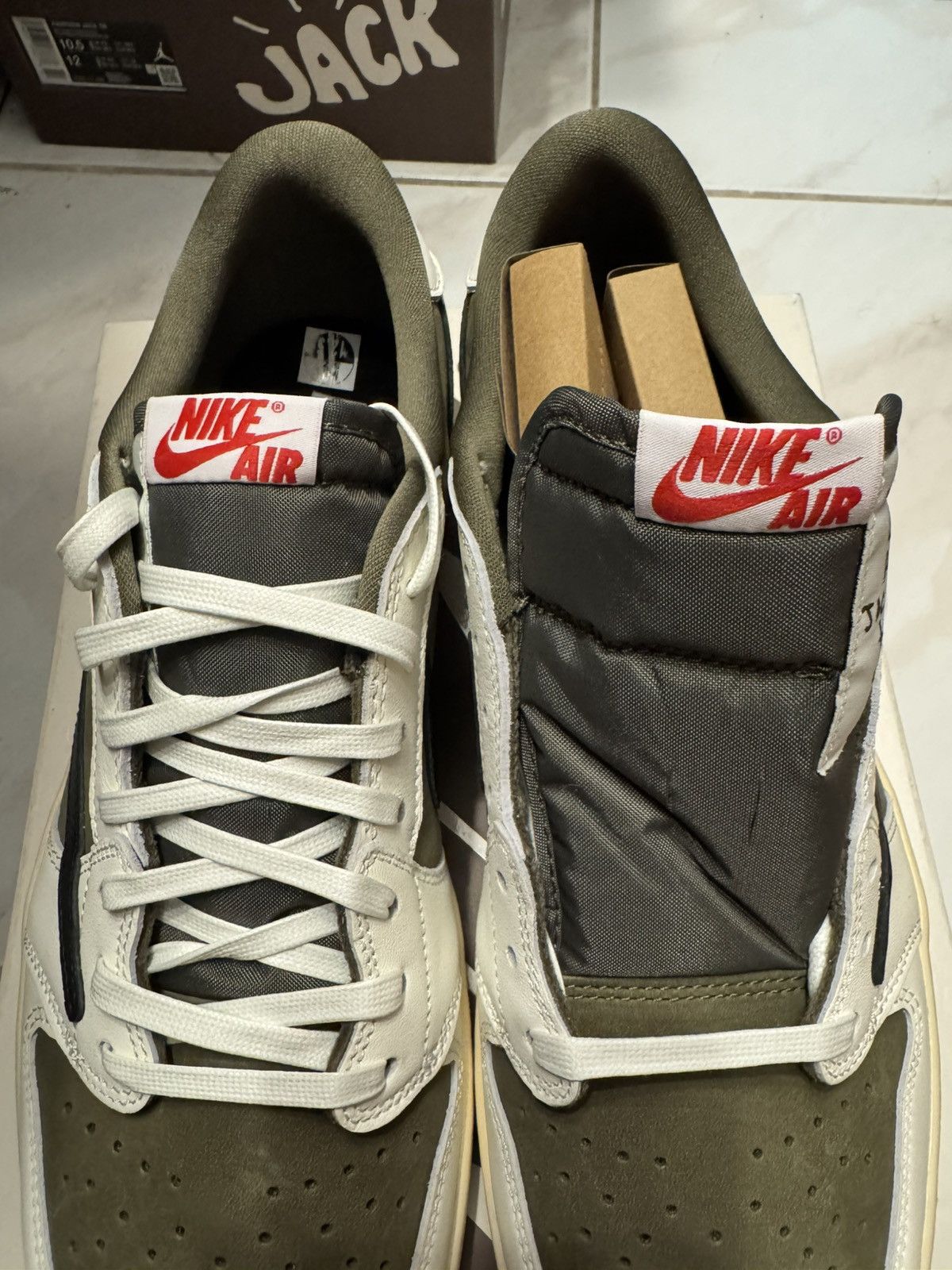 Jordan Brand × Travis Scott 12.5 Travis Scott Jordan 1 Low OG SP Medium Olive Size US 12.5 / EU 45-46 - 11 Thumbnail