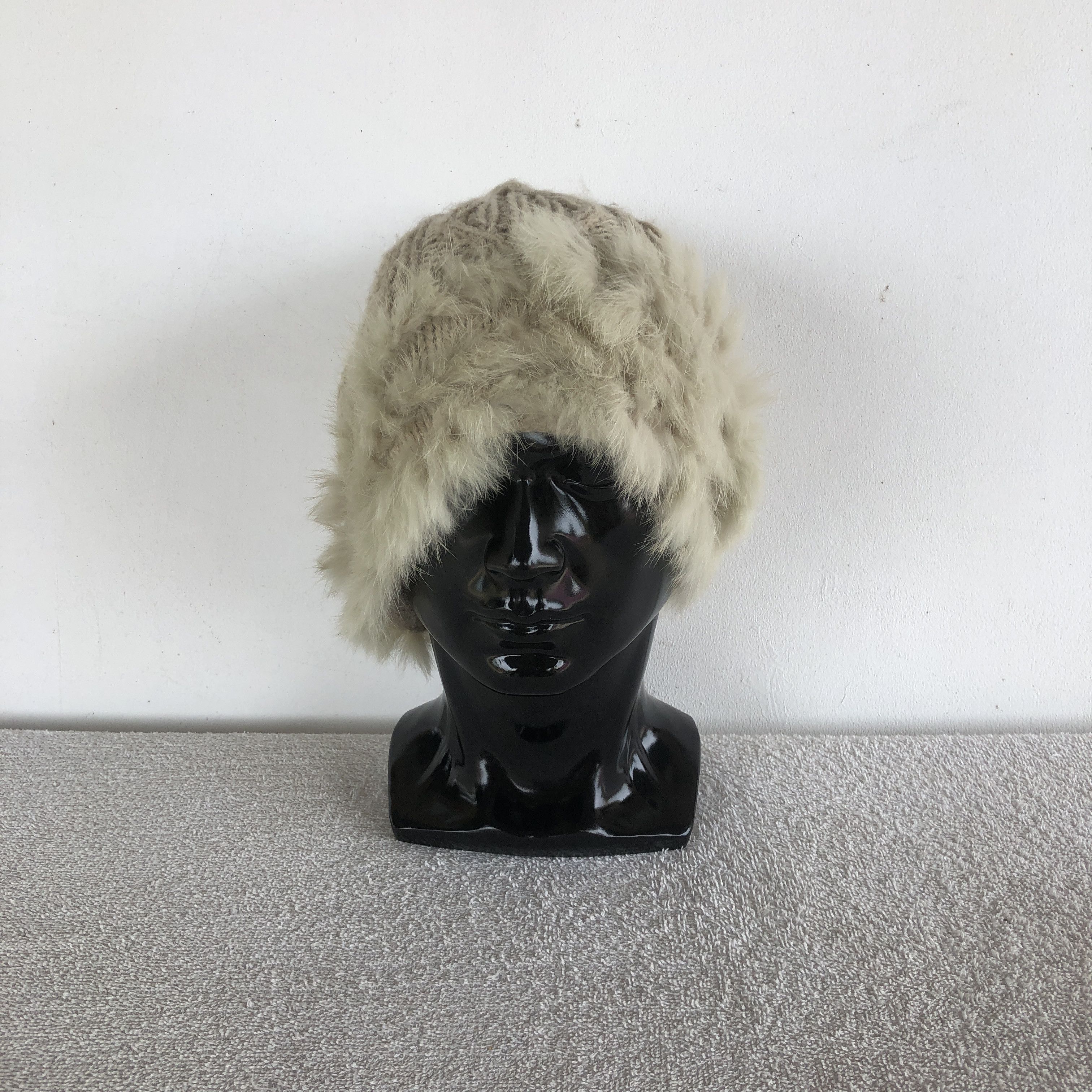 Japanese Brand Vintage Faux Fur Beanie Aran Isle Knit Snow Caps Hats Size ONE SIZE - 2 Thumbnail