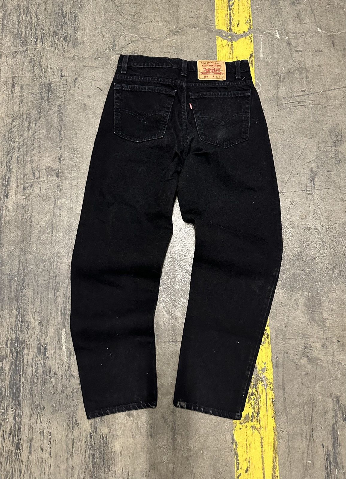 Levi's × Vintage Vintage Levi’s 550 black jeans Size US 32 / EU 48 - 2 Thumbnail