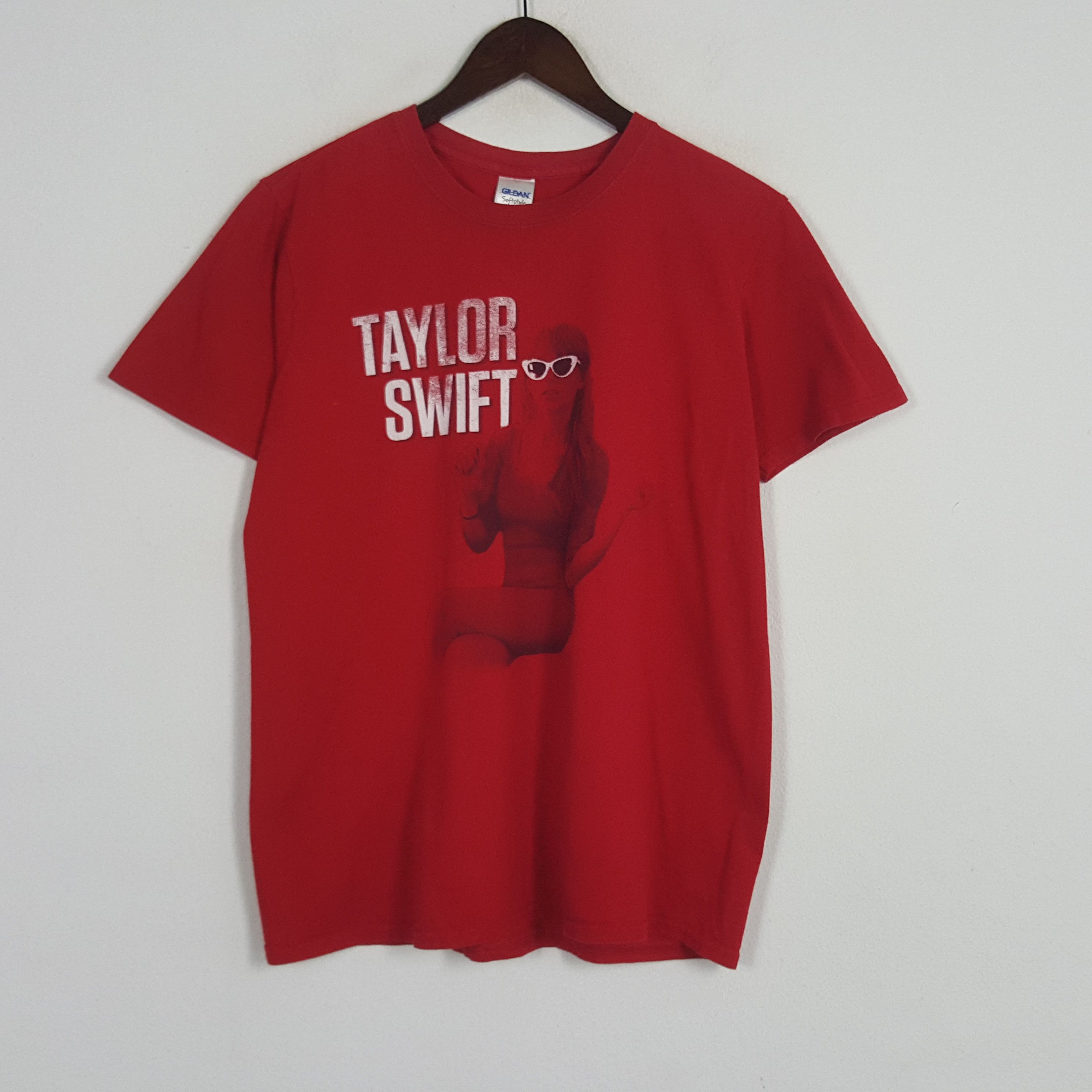 Band Tees × Vintage Vintage Taylor Swift American Rock Singer Tshirt Size US S / EU 44-46 / 1 - 1 Thumbnail